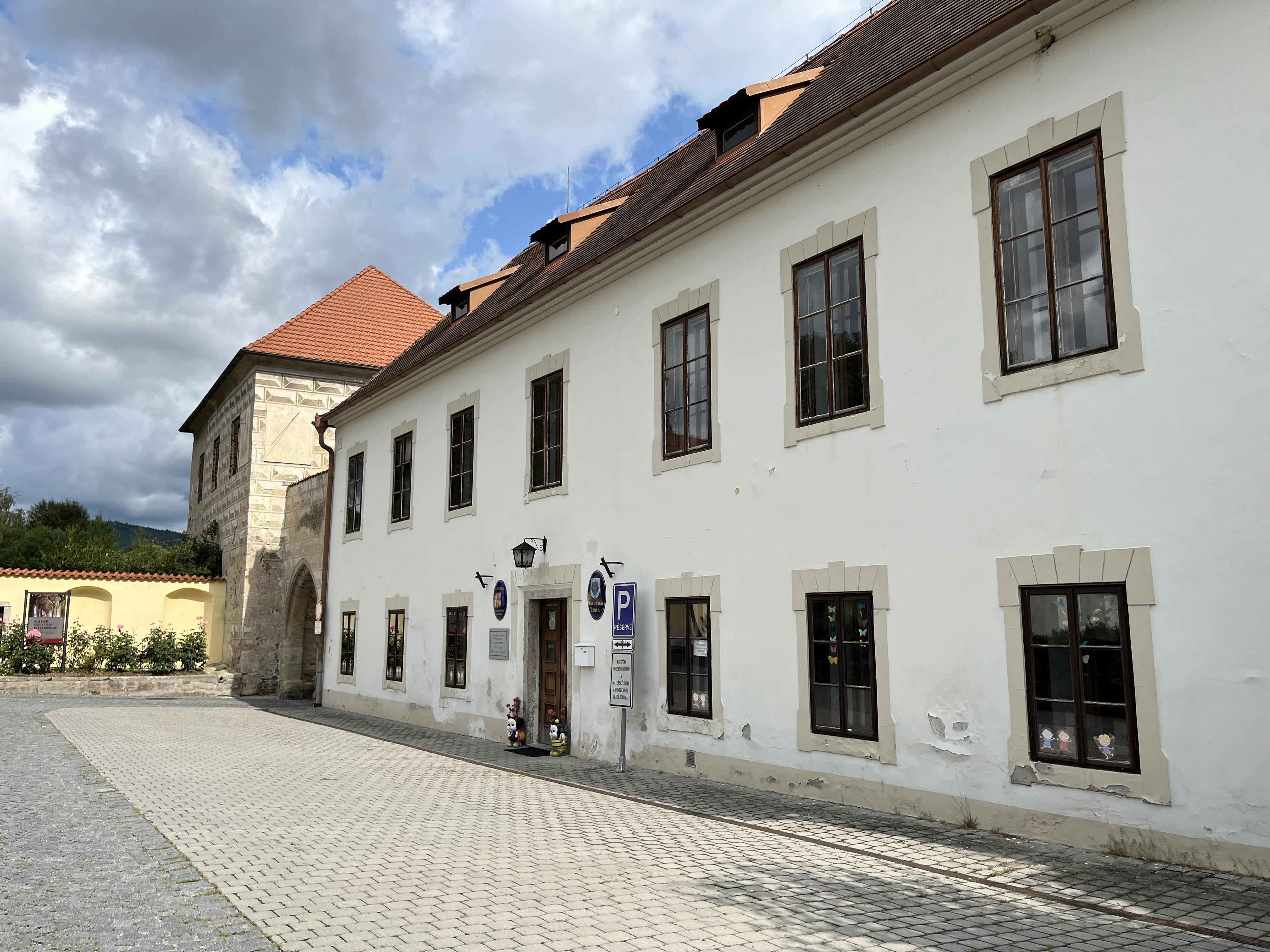 Základní škola a Mateřská škola Antonína Borového Zlatá Koruna