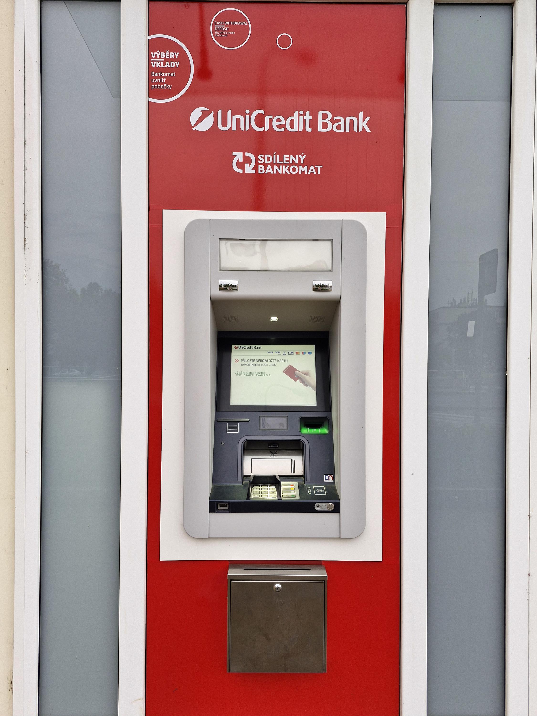 Bankomat UniCredit Bank Czech Republic foto 2