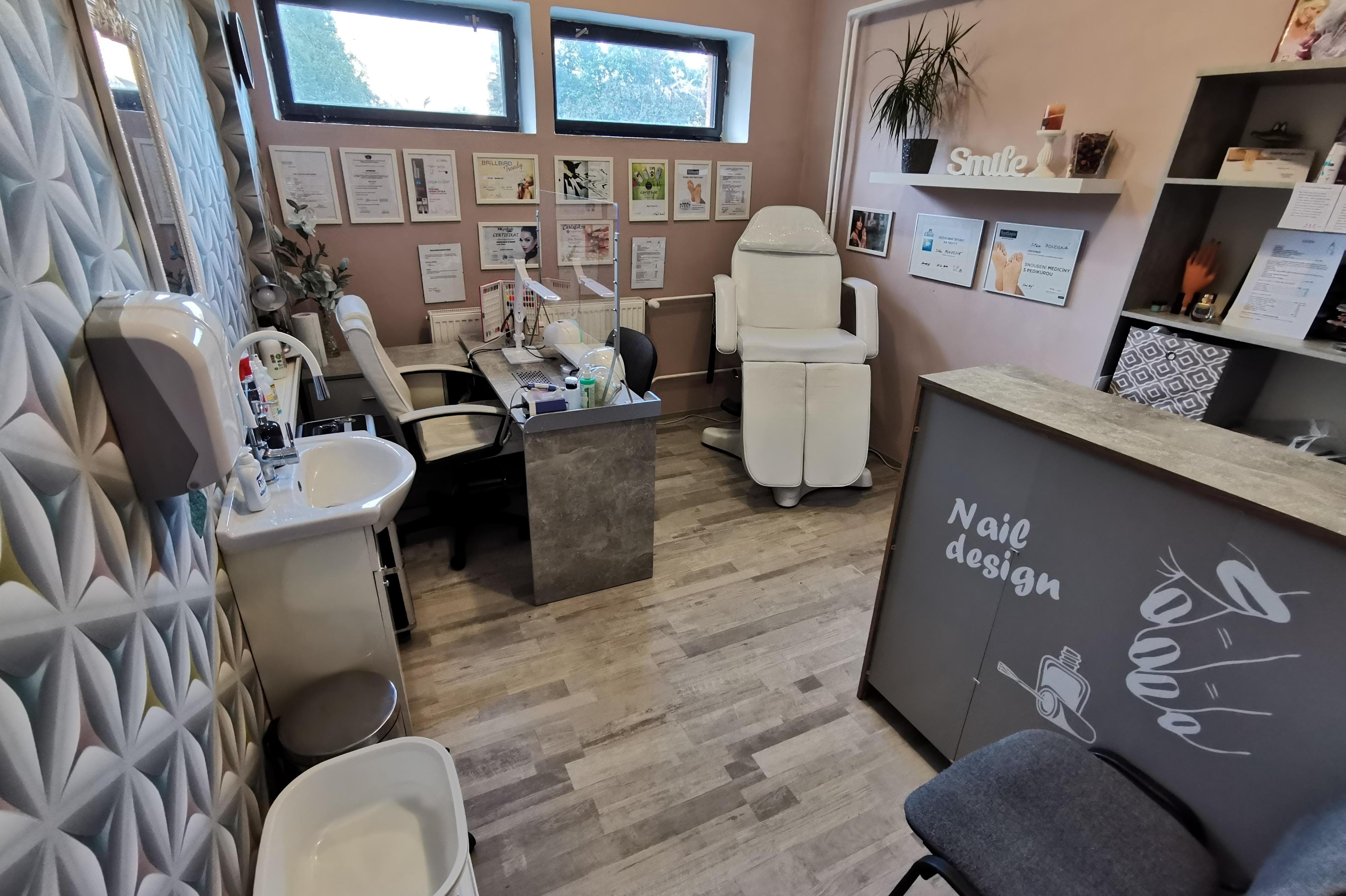 Nehtová modeláž pedikúra Jitka Ponocná