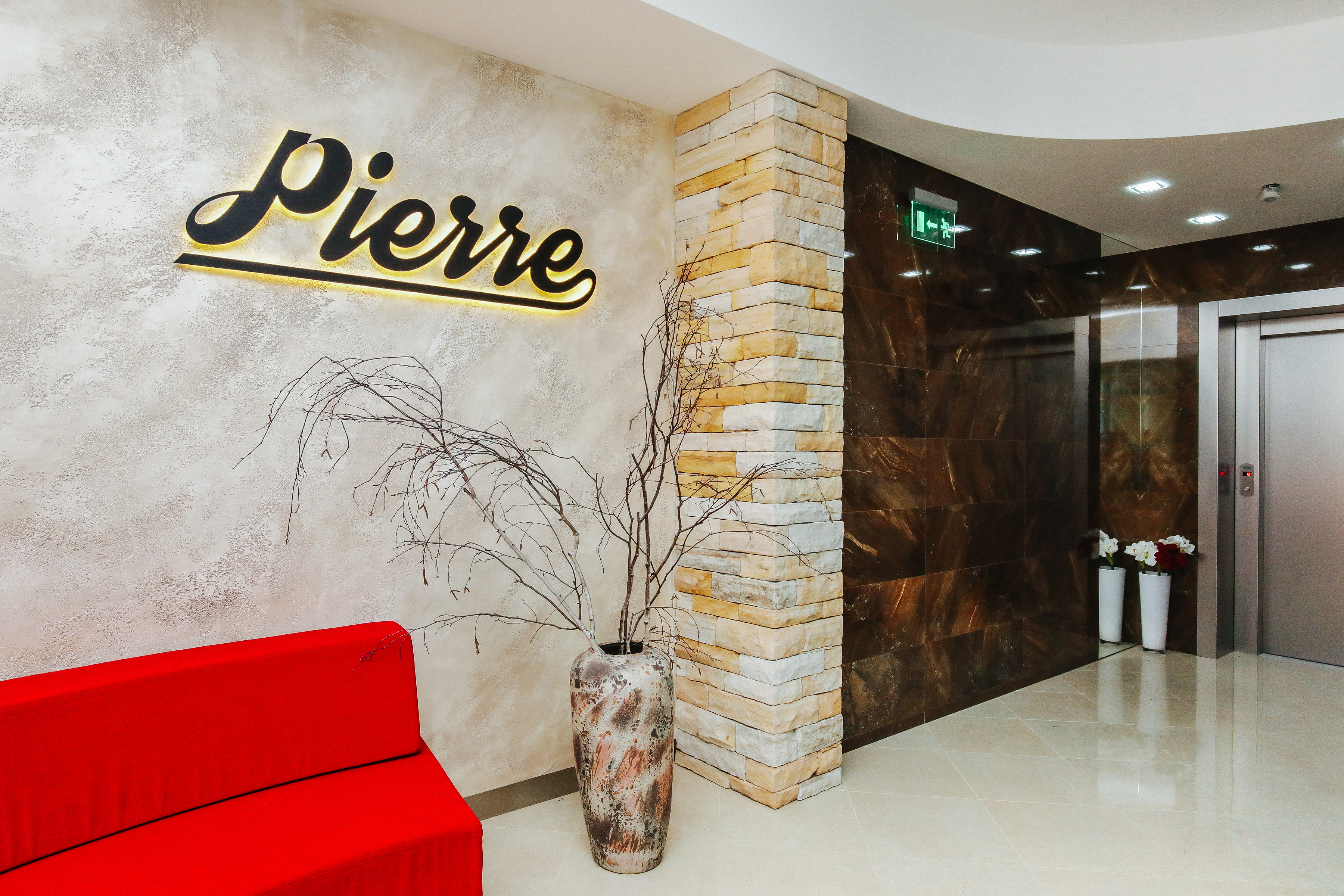 Pierre Hotel & Restaurant