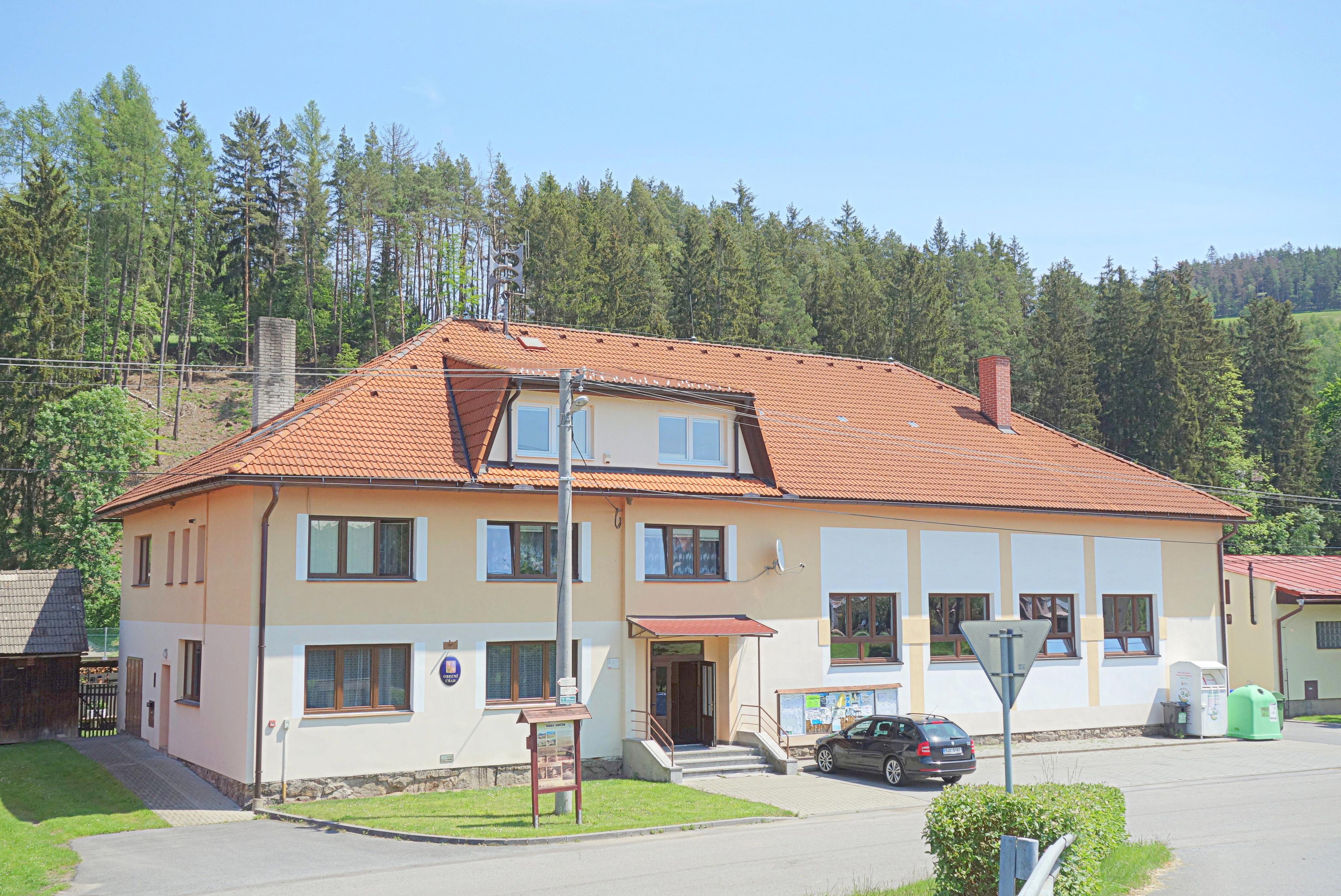 Unčín - obecní úřad foto 3