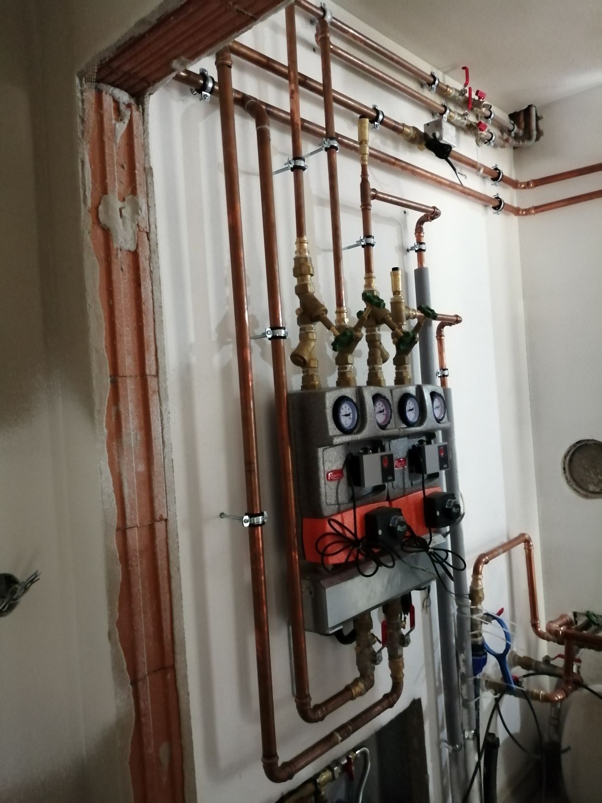 KŘÍŽ Instalace - Voda Topení Plyn foto 2