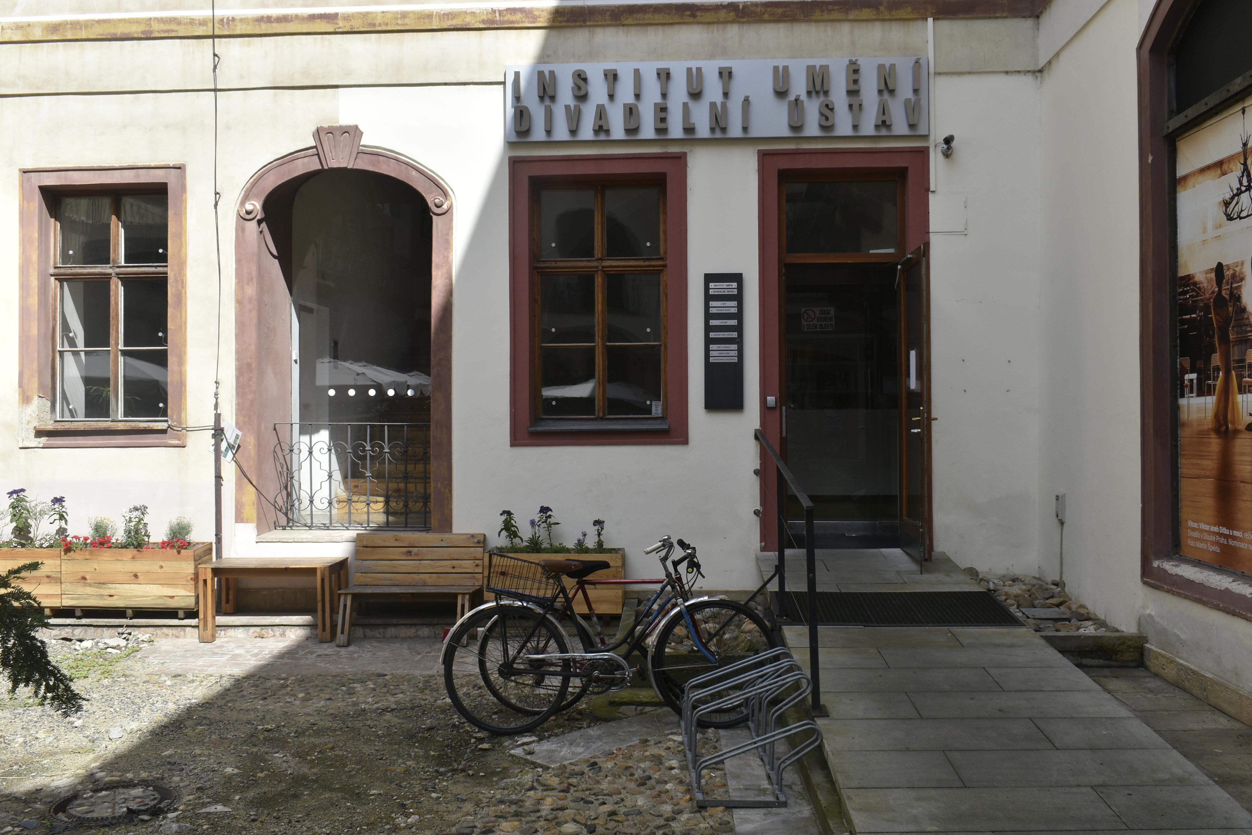 Knihovna Divadelního ústavu foto 4