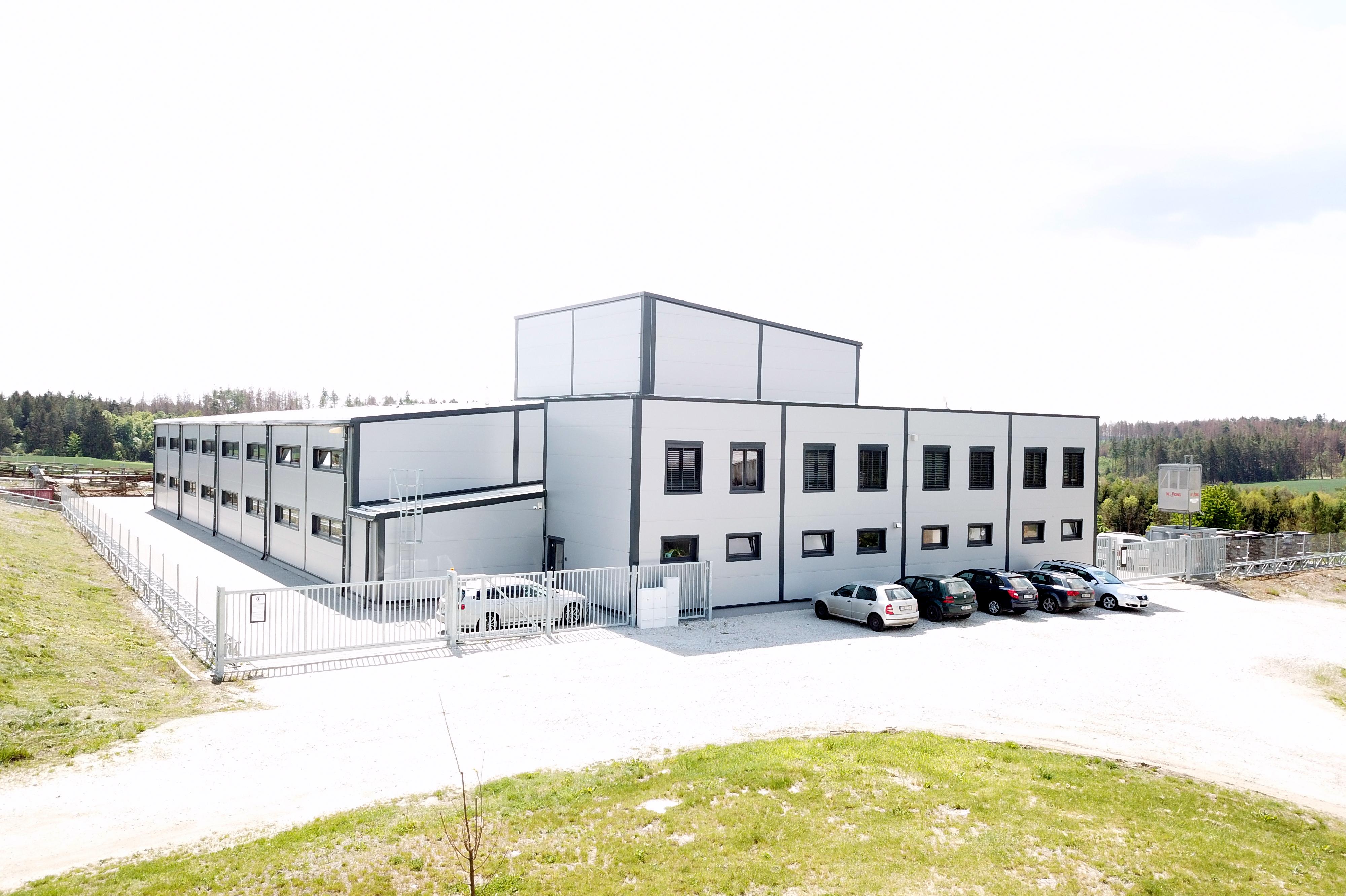 DE JONG LIFTEN CO, s.r.o.