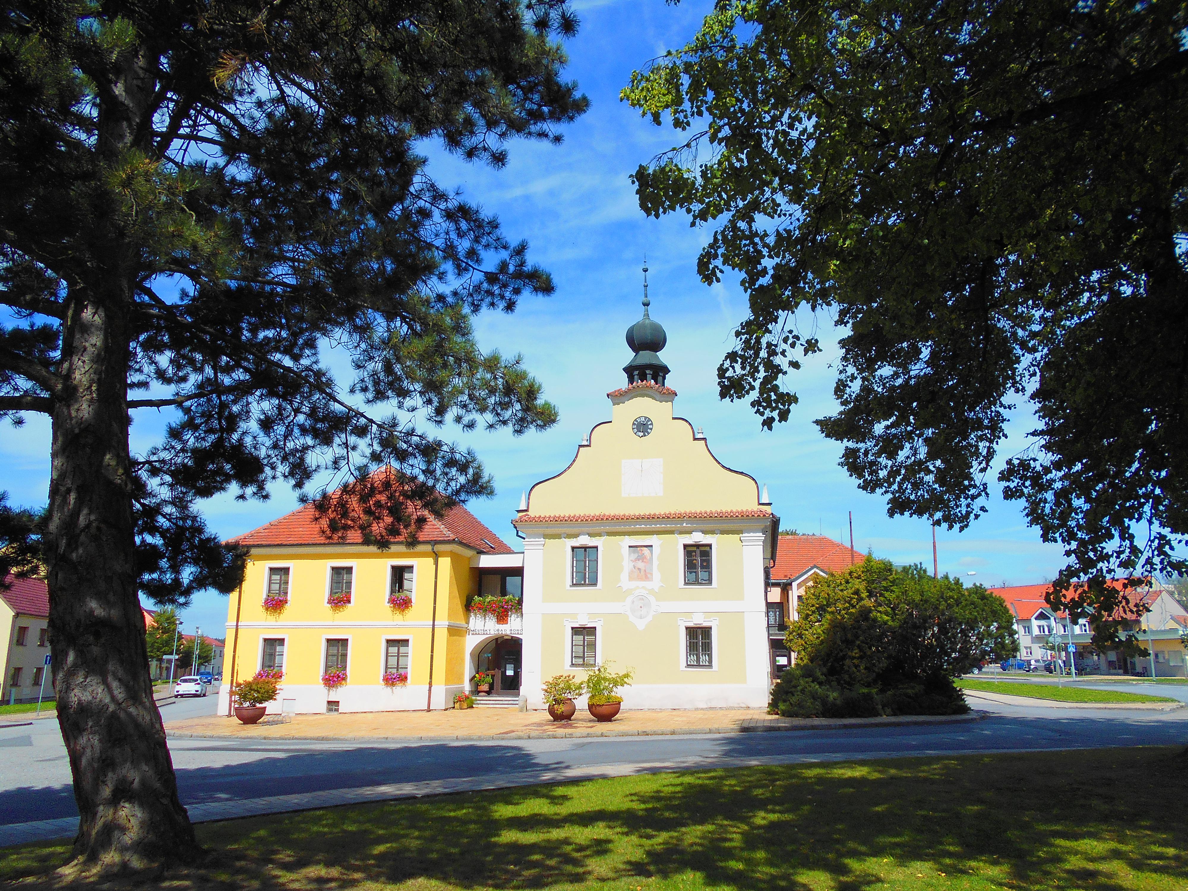 Borovany - městský úřad foto 2