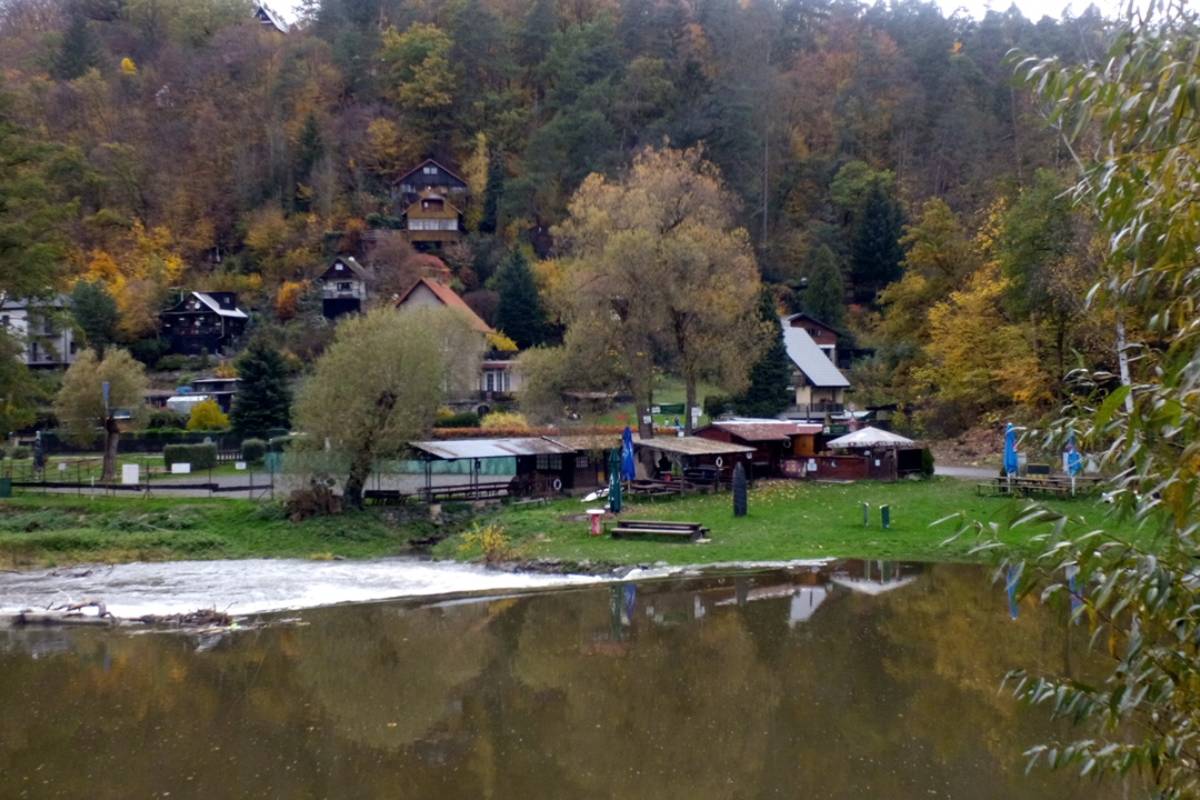 Kemp na řece Sázavě foto 1