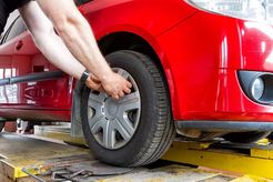 Zajišťujeme přípravu a vyřízení STK a měření emisí