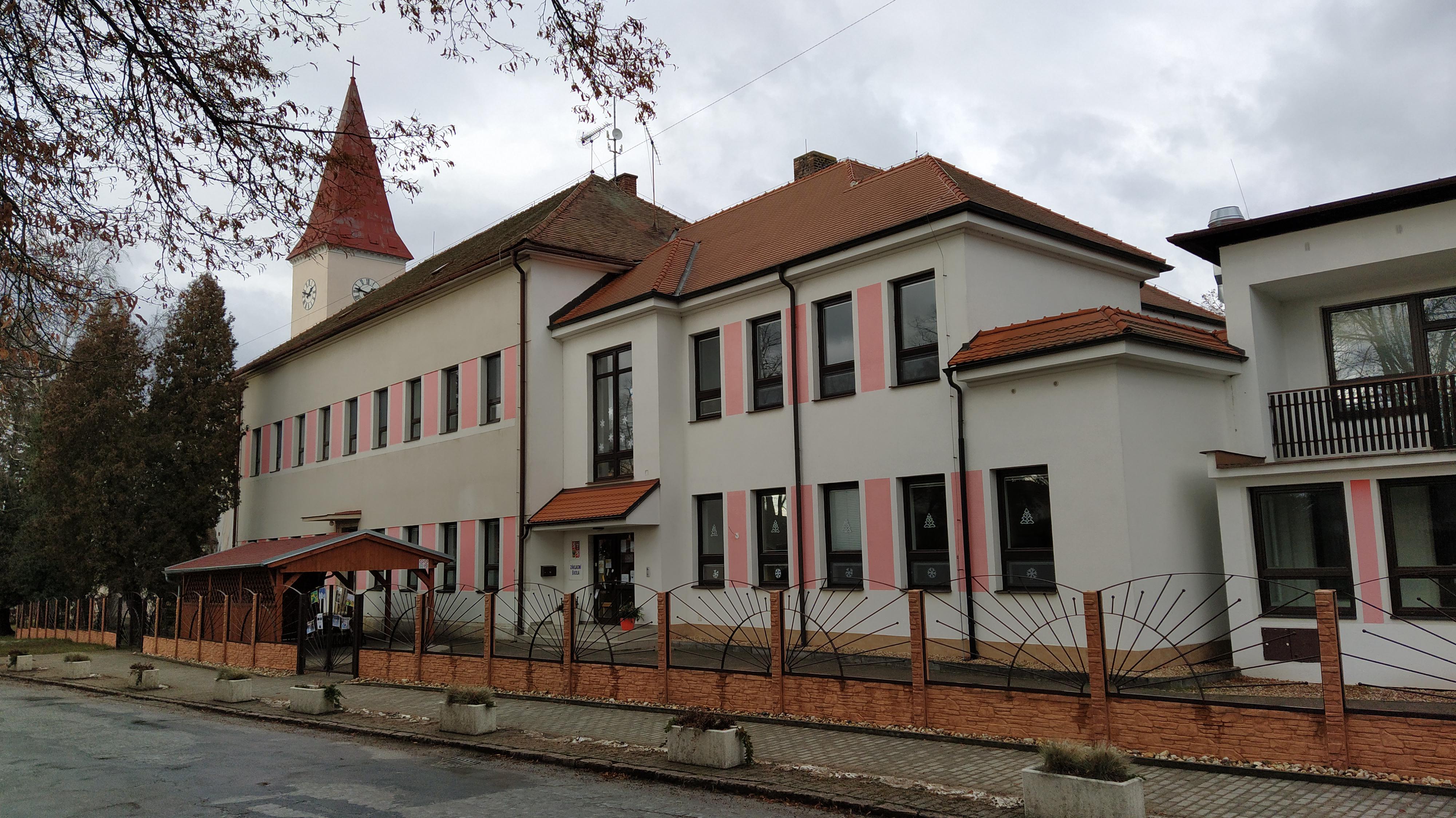 Základní škola Nepolisy foto 2