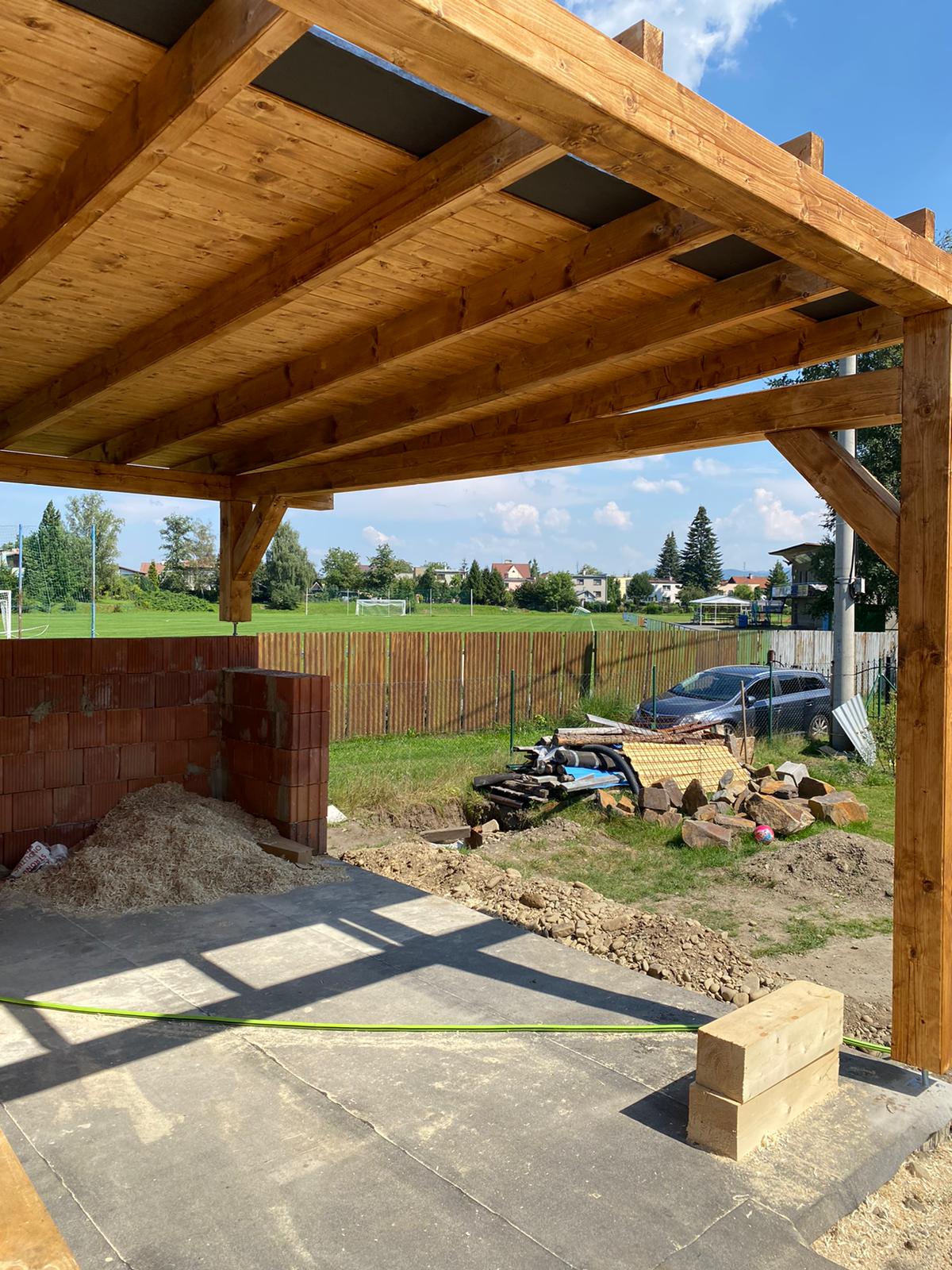 Zbořil střechy foto 3