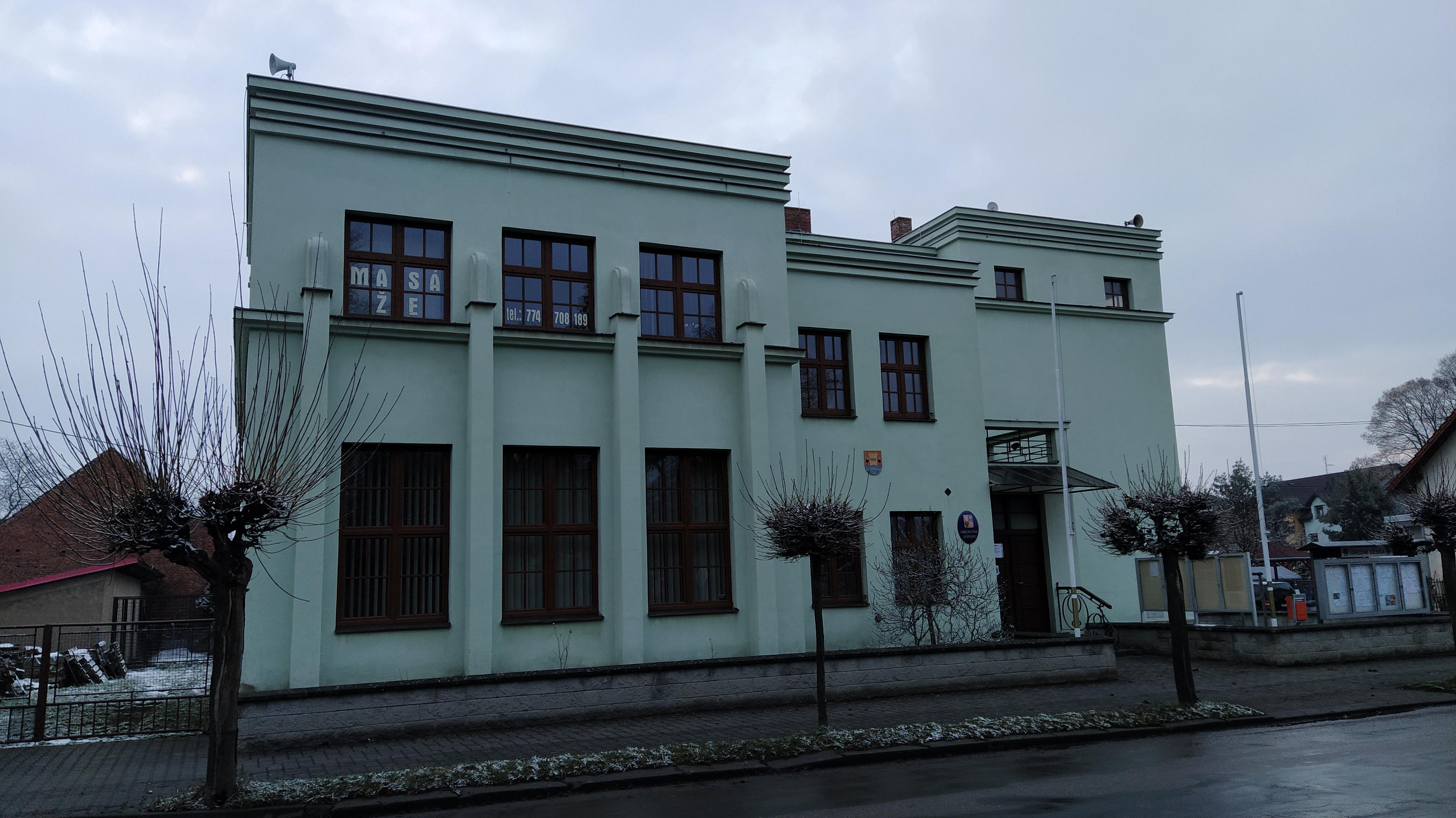 Skřivany - obecní úřad foto 4