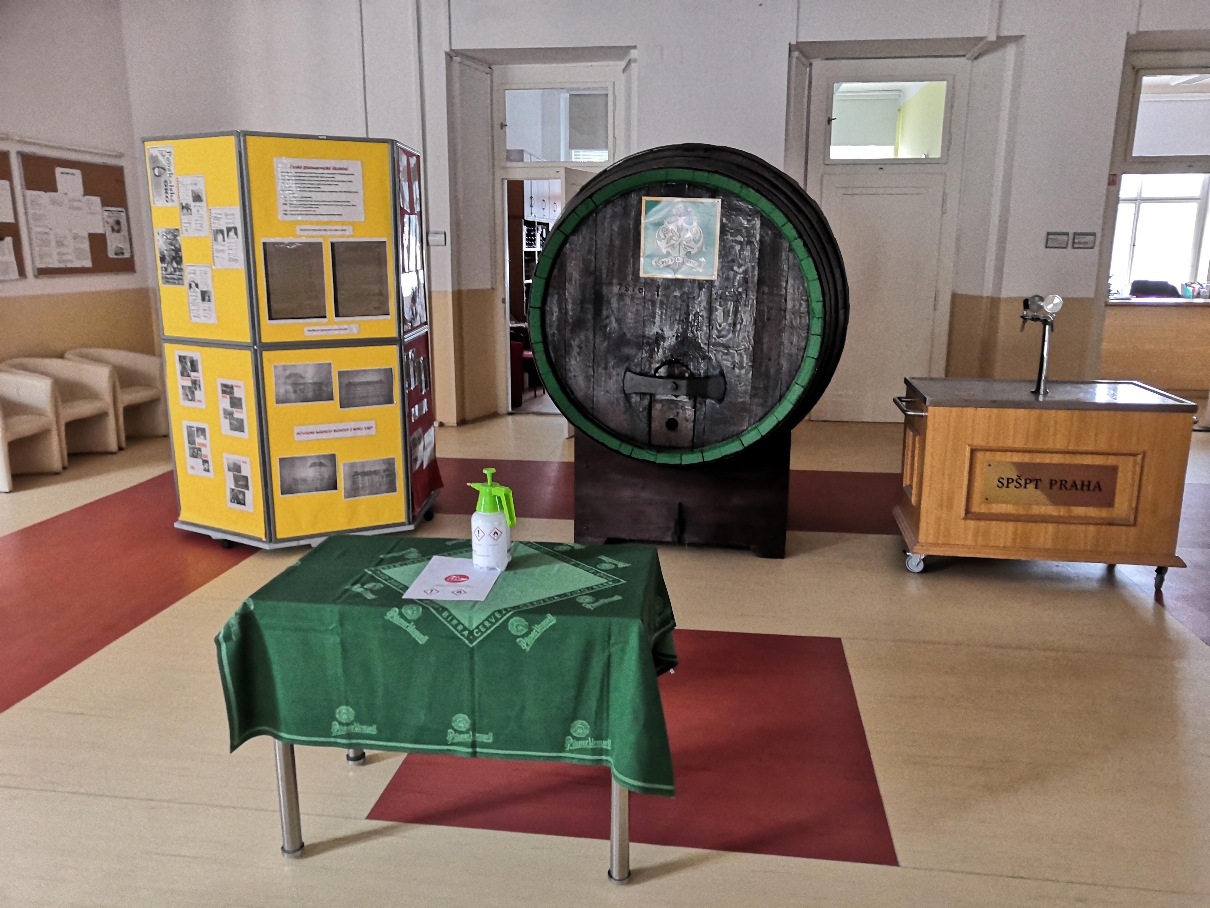 Vyšší odborná škola ekonomických studií Praha 2 foto 3