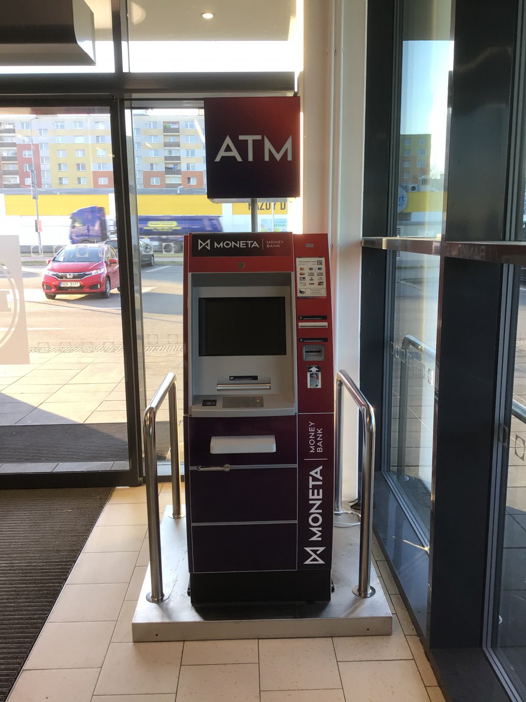 MONETA Money Bank Bankomat foto 1