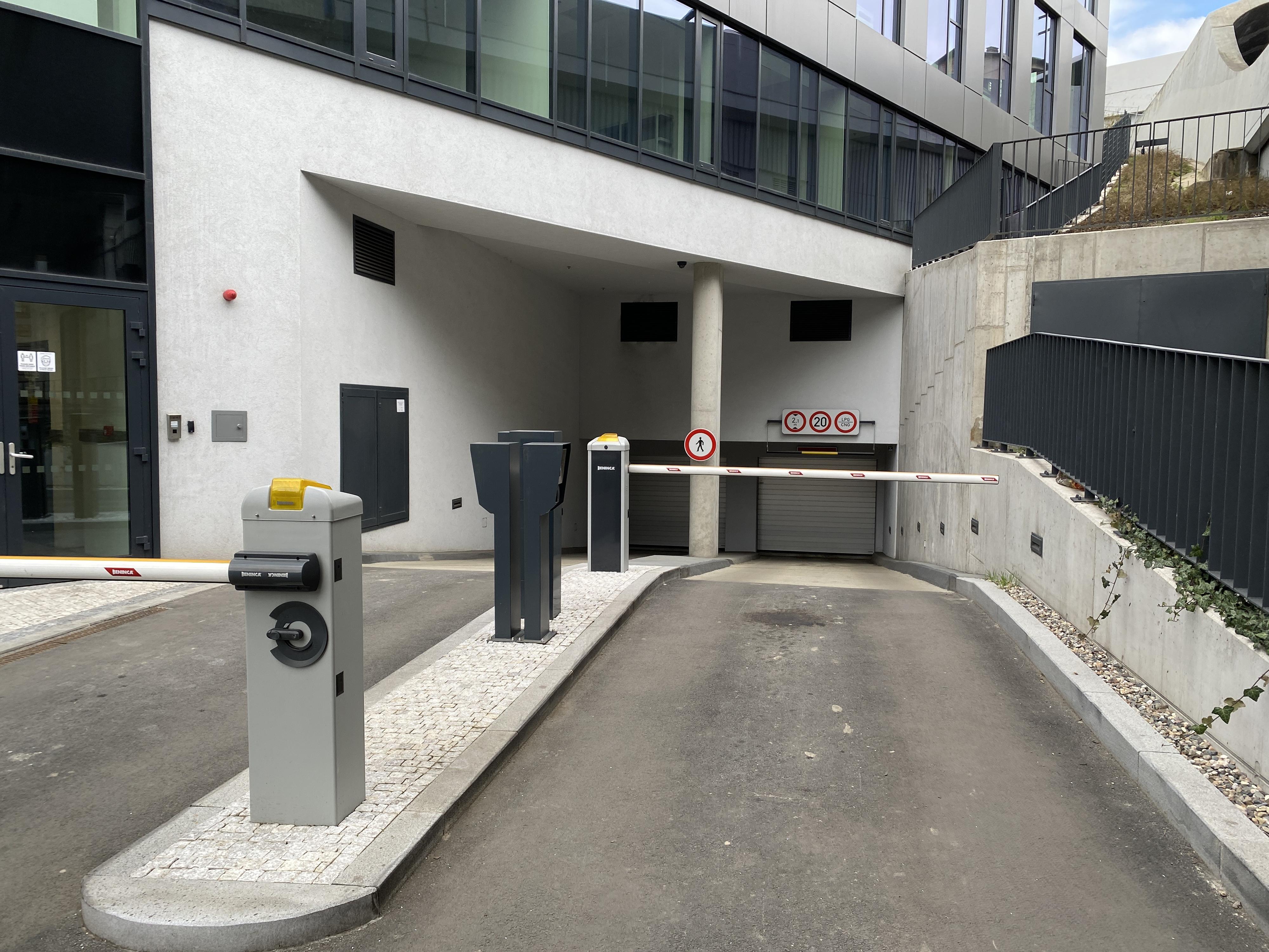 MR.PARKIT - Parking SmichOFF Plzeňská foto 4