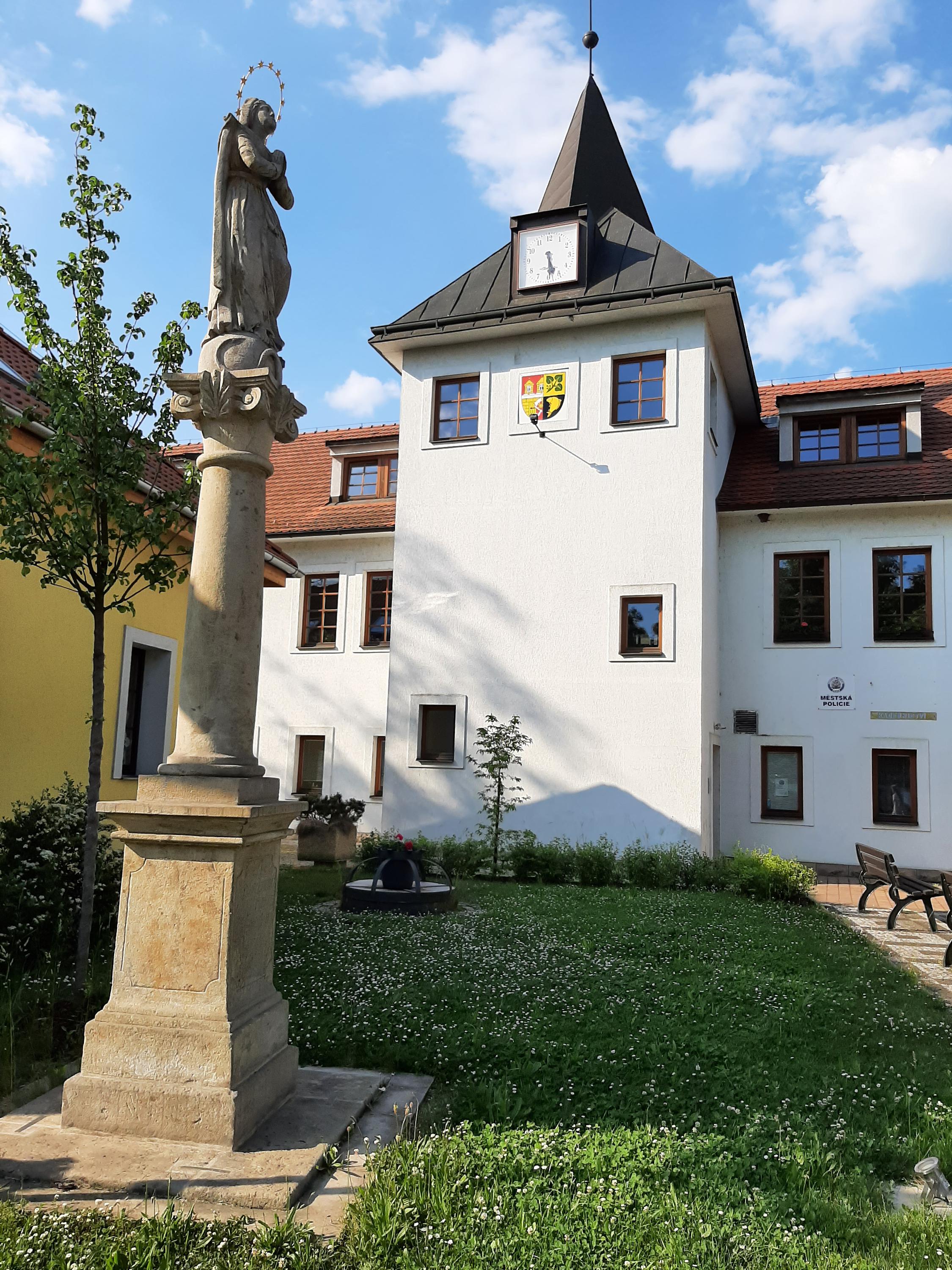 Úřad městské části Praha-Dolní Počernice foto 4