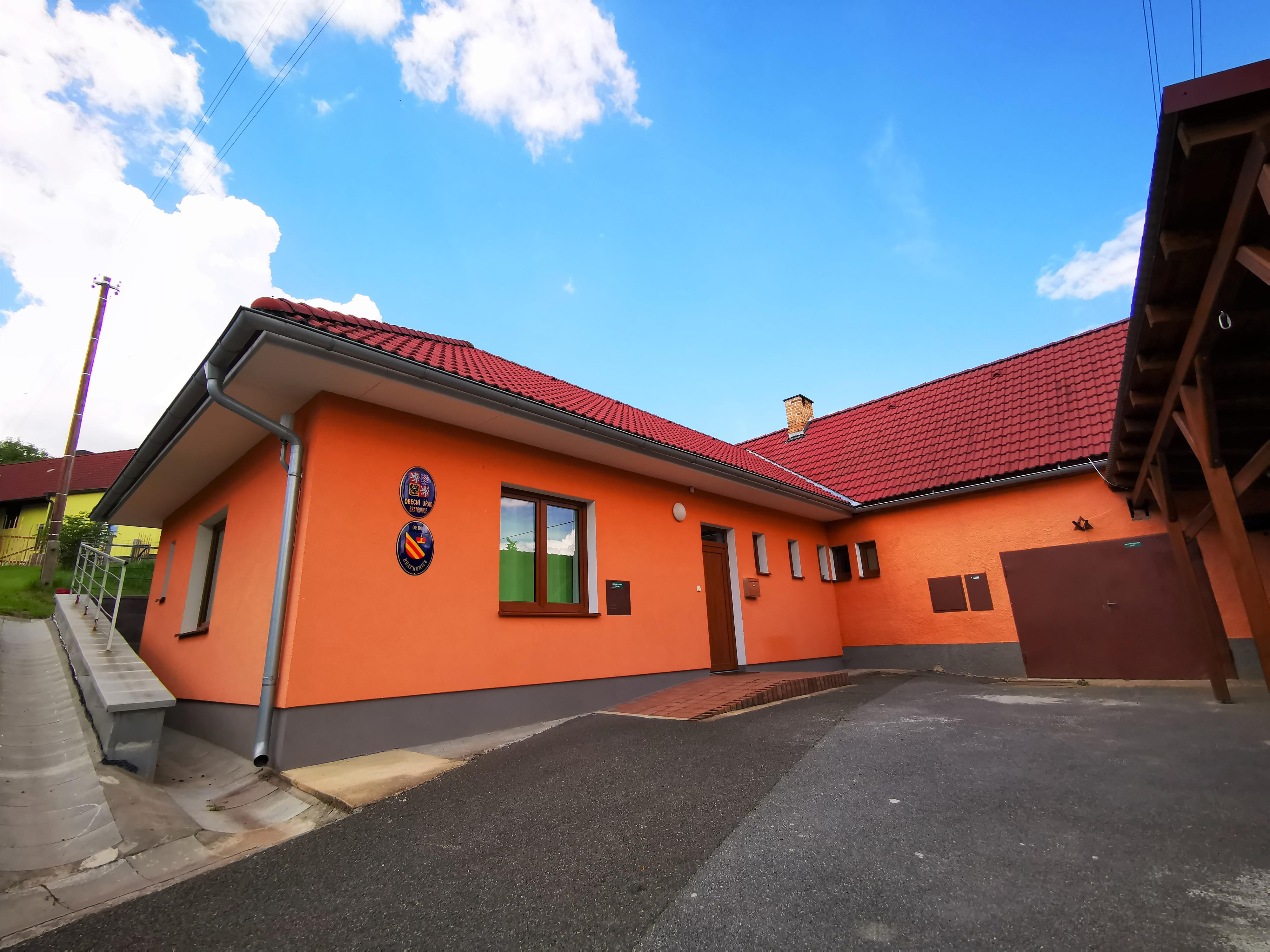 Bratronice - obecní úřad foto 2