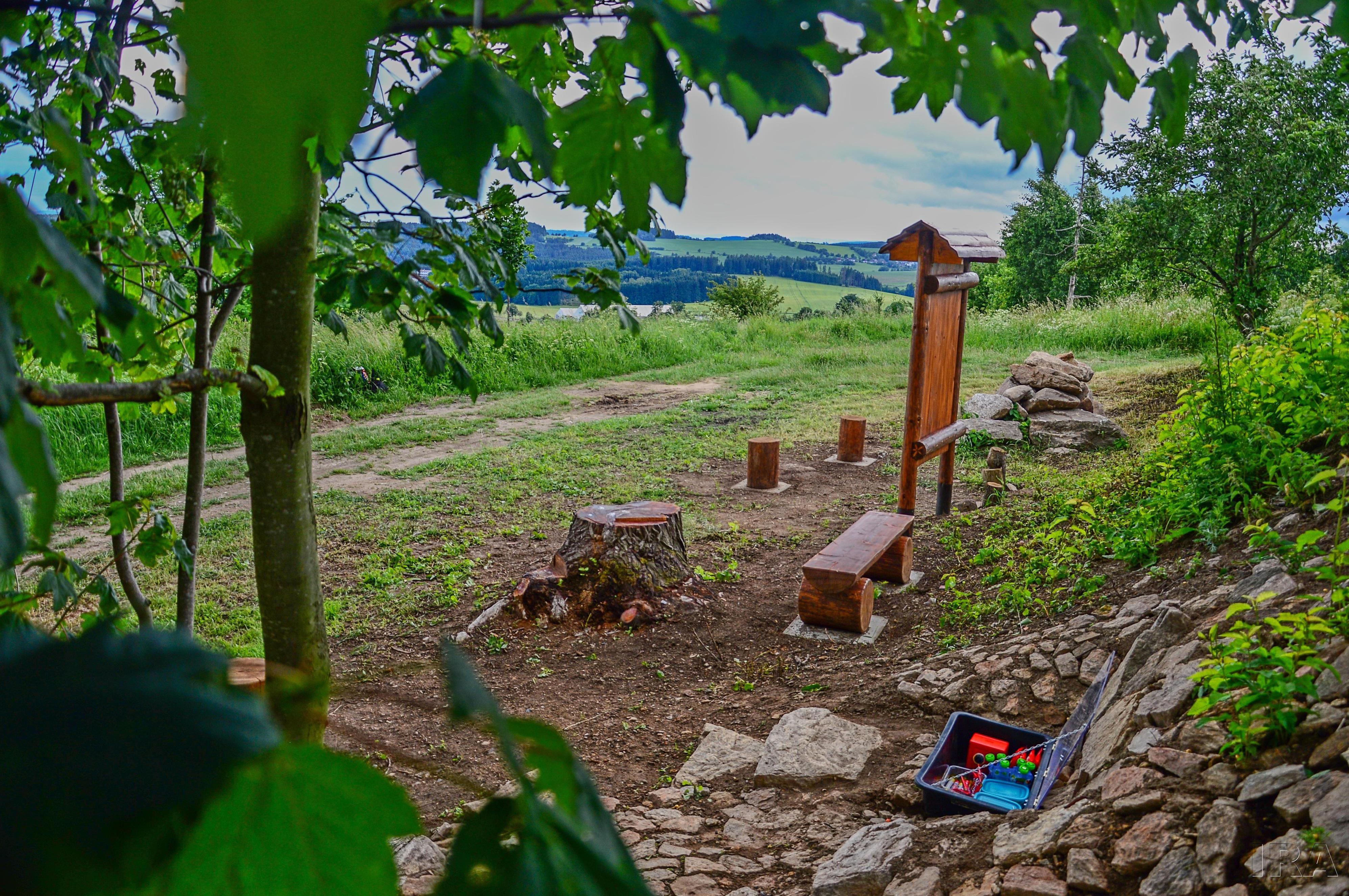 Luční bar u dráčka Poplety