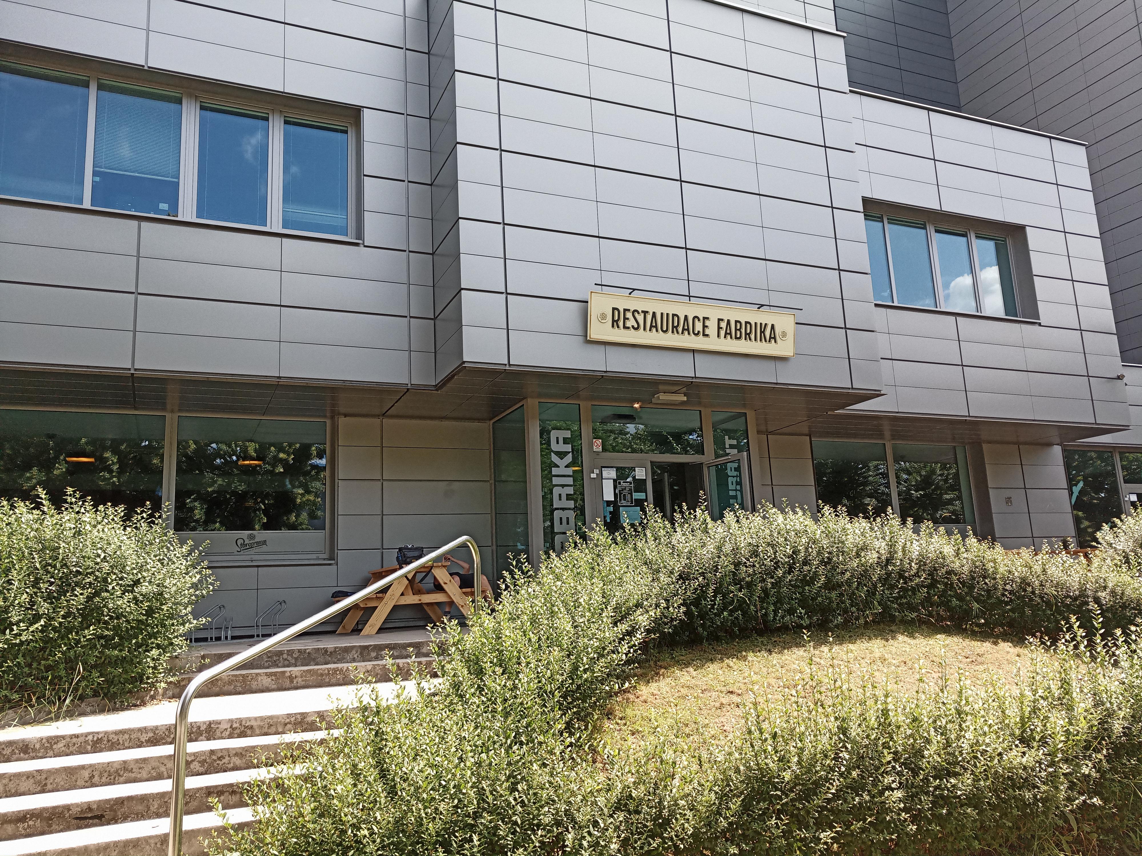 Restaurace a pivnice Fabrika foto 3