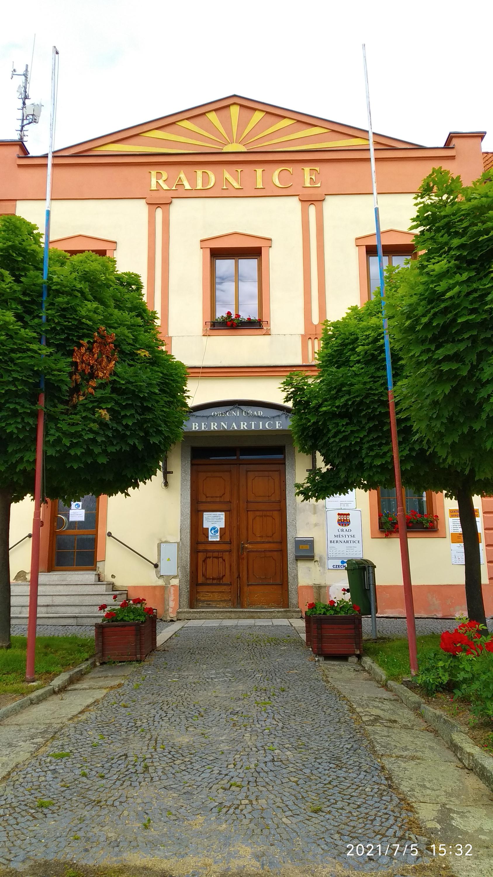 Bernartice - úřad městyse foto 3