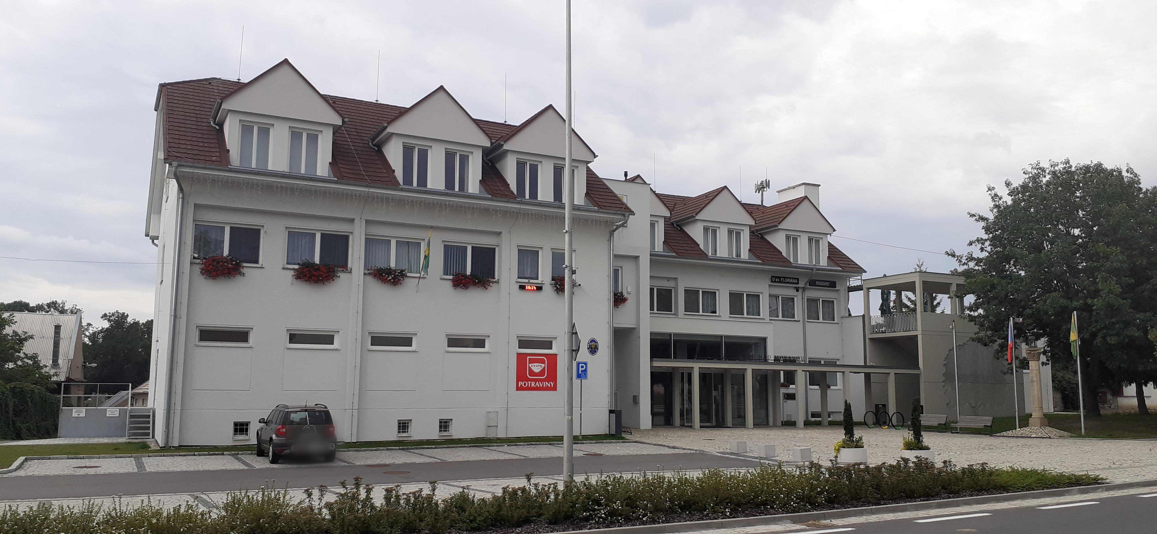 Dub nad Moravou - úřad městyse foto 6