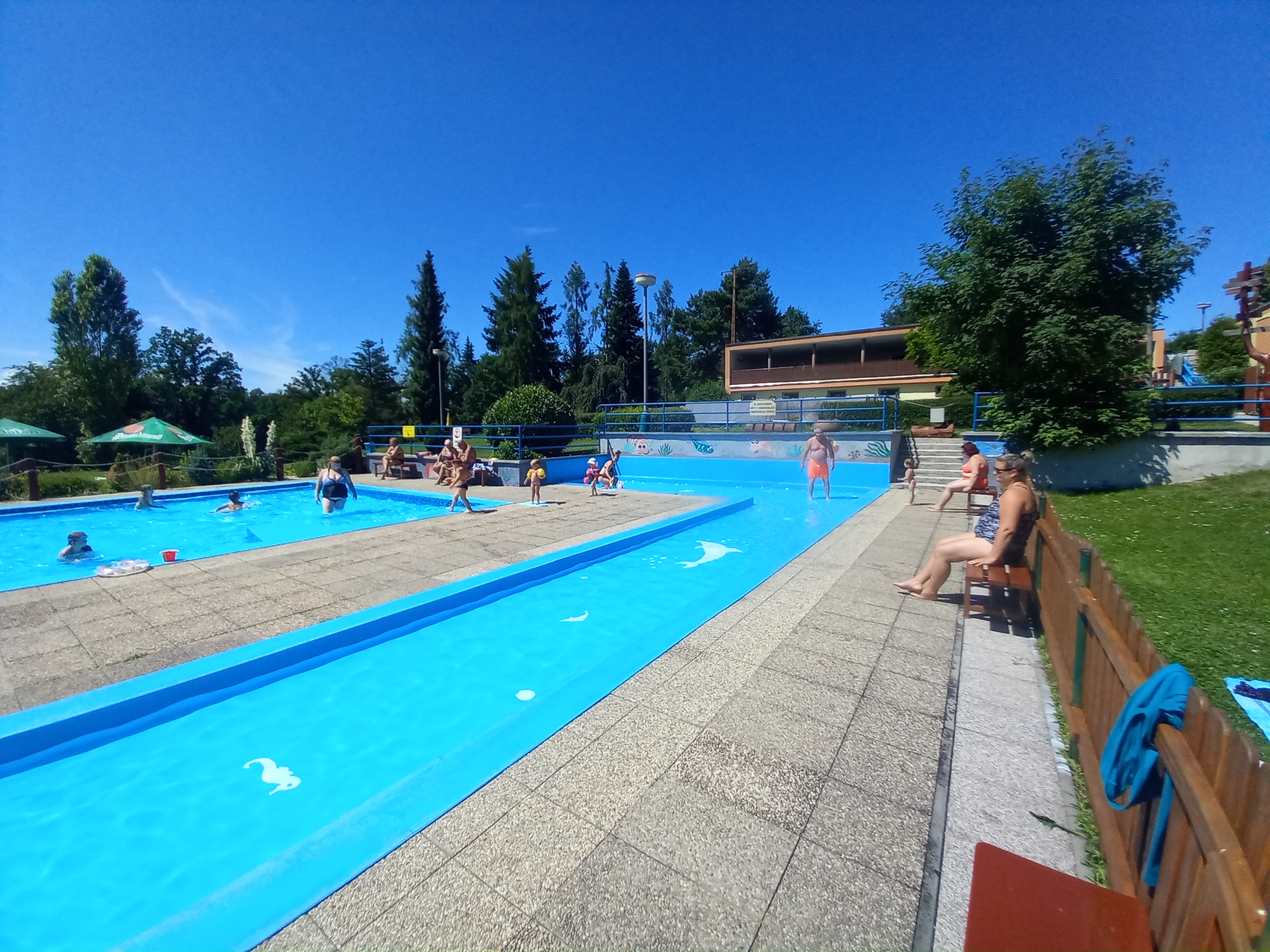 Sportovní areál a koupaliště foto 2