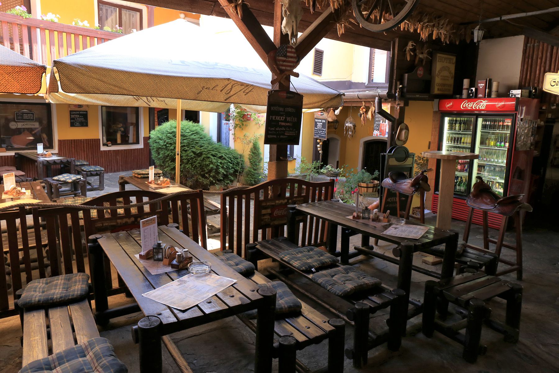 Restaurace COUNTRY SALOON foto 3