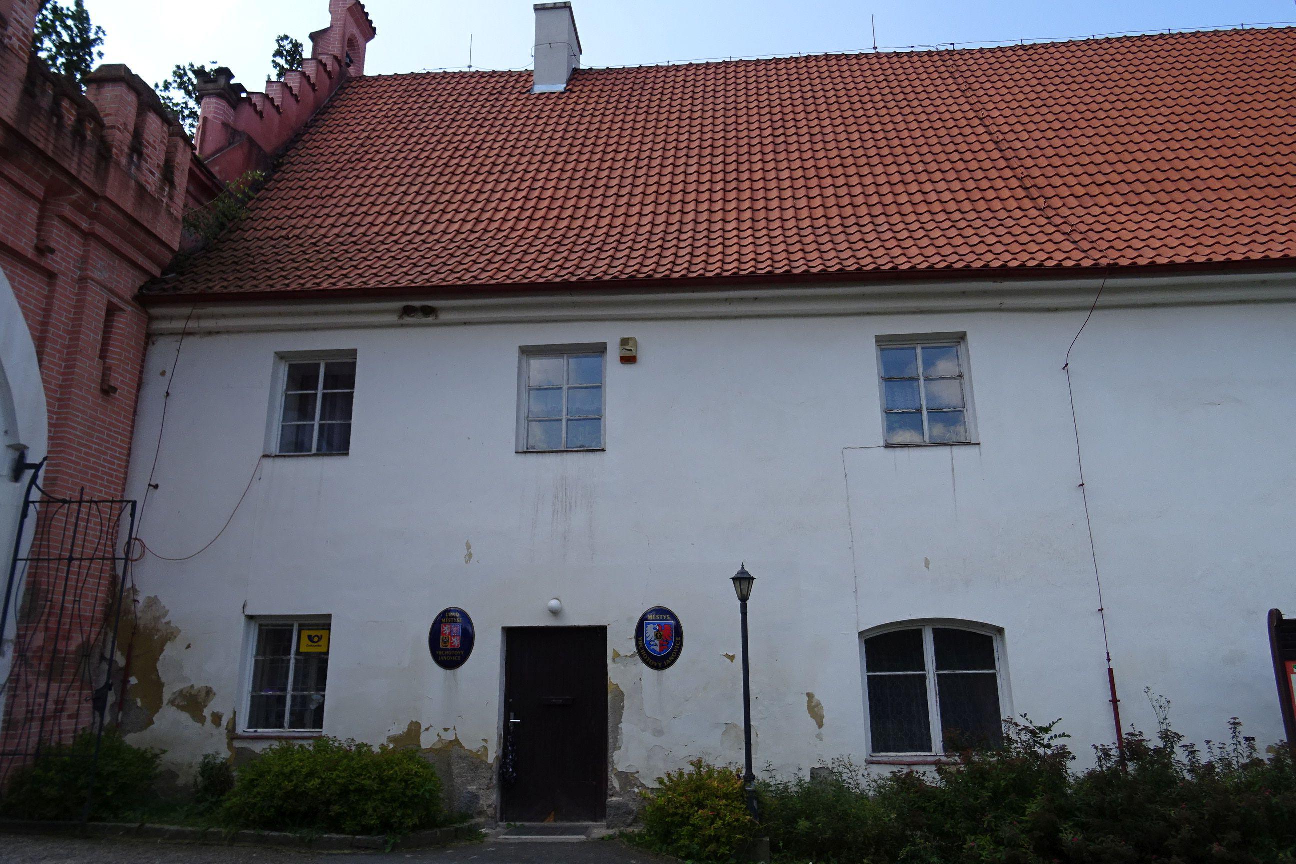 Vrchotovy Janovice - úřad městyse foto 5