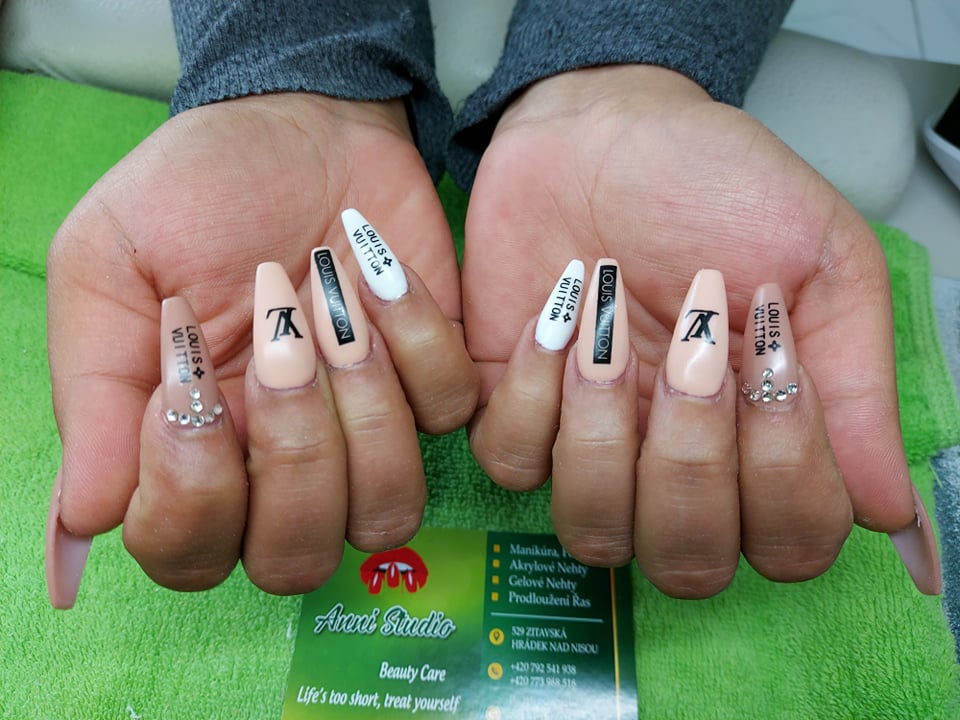 NEHTY - ANÍ STUDIO NAILS foto 3