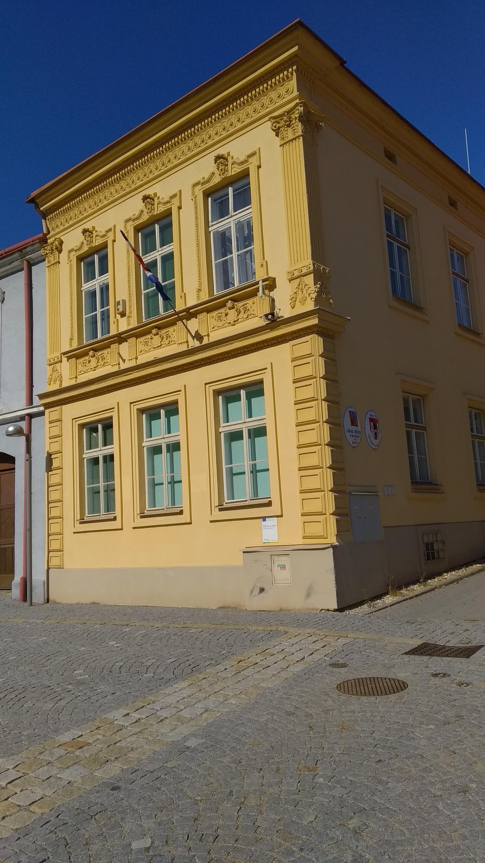 Vranov nad Dyjí - úřad městyse foto 4