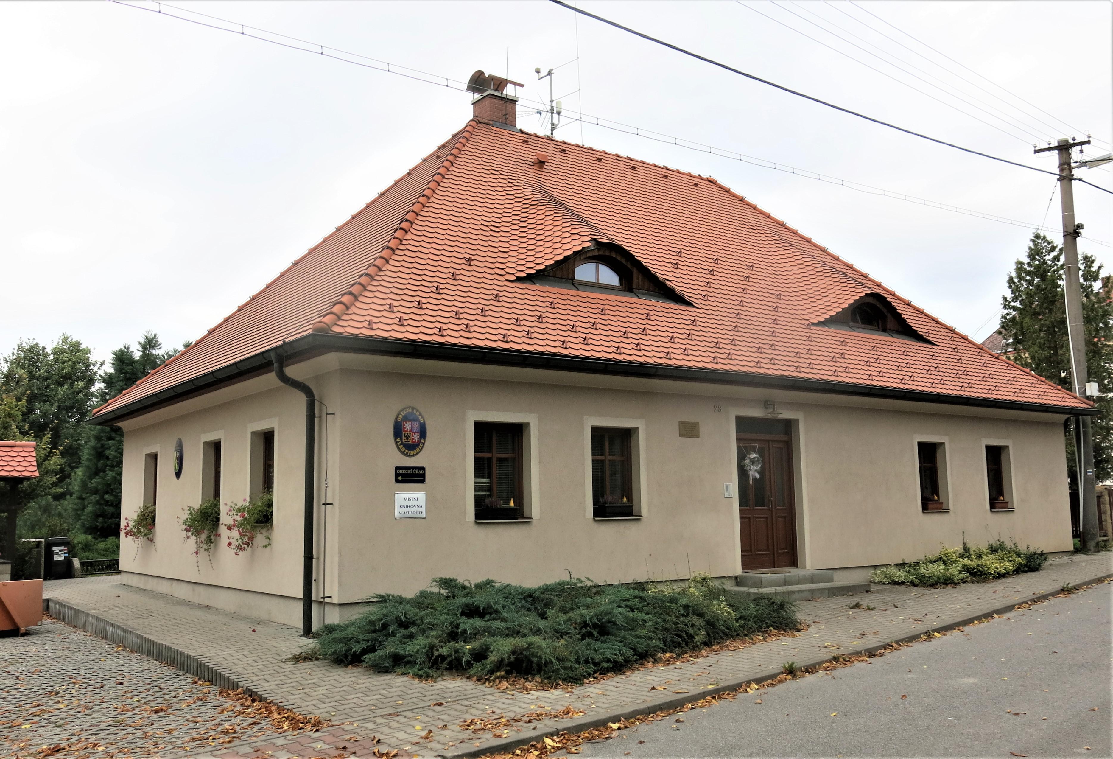 Vlastibořice - obecní úřad foto 2