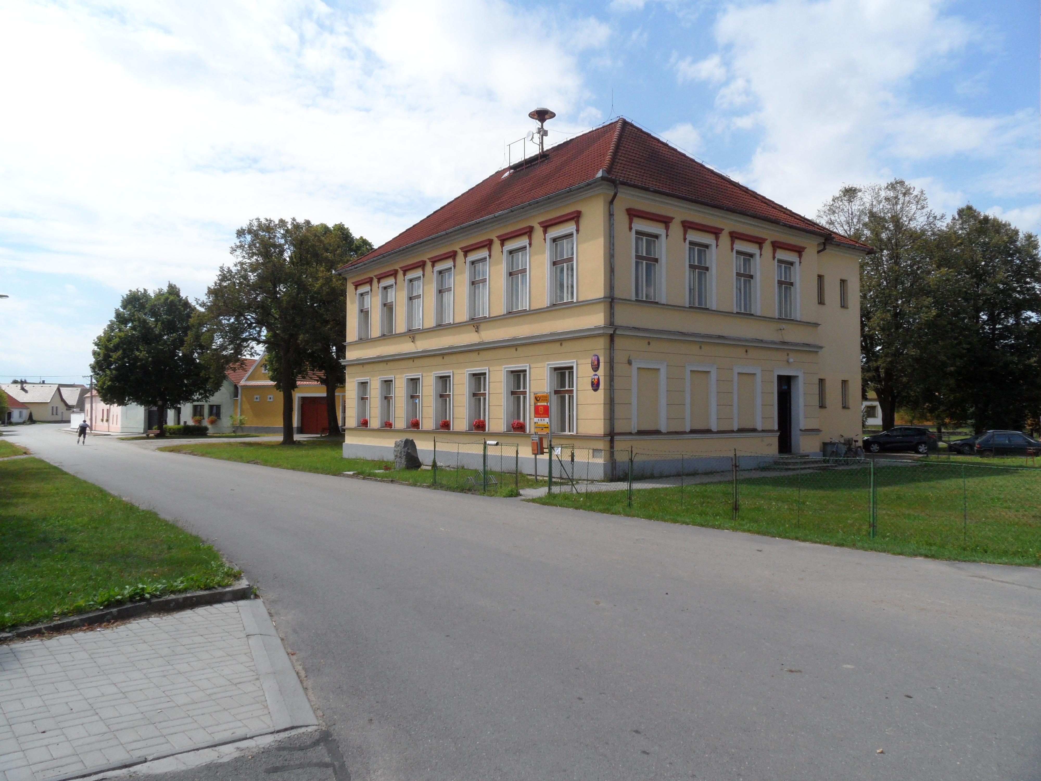 Borkovice - obecní úřad foto 3