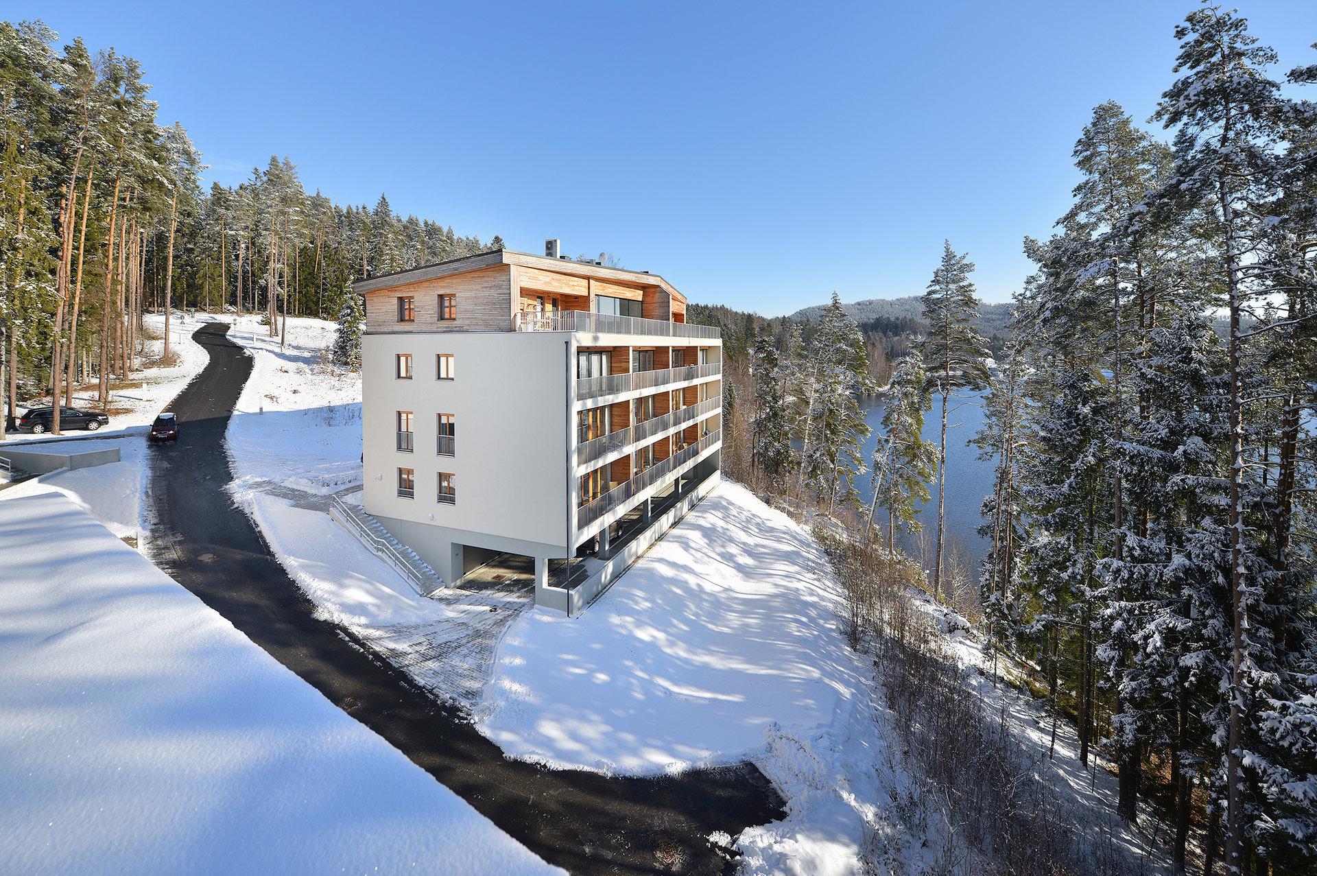 Element Lakeside Apartment