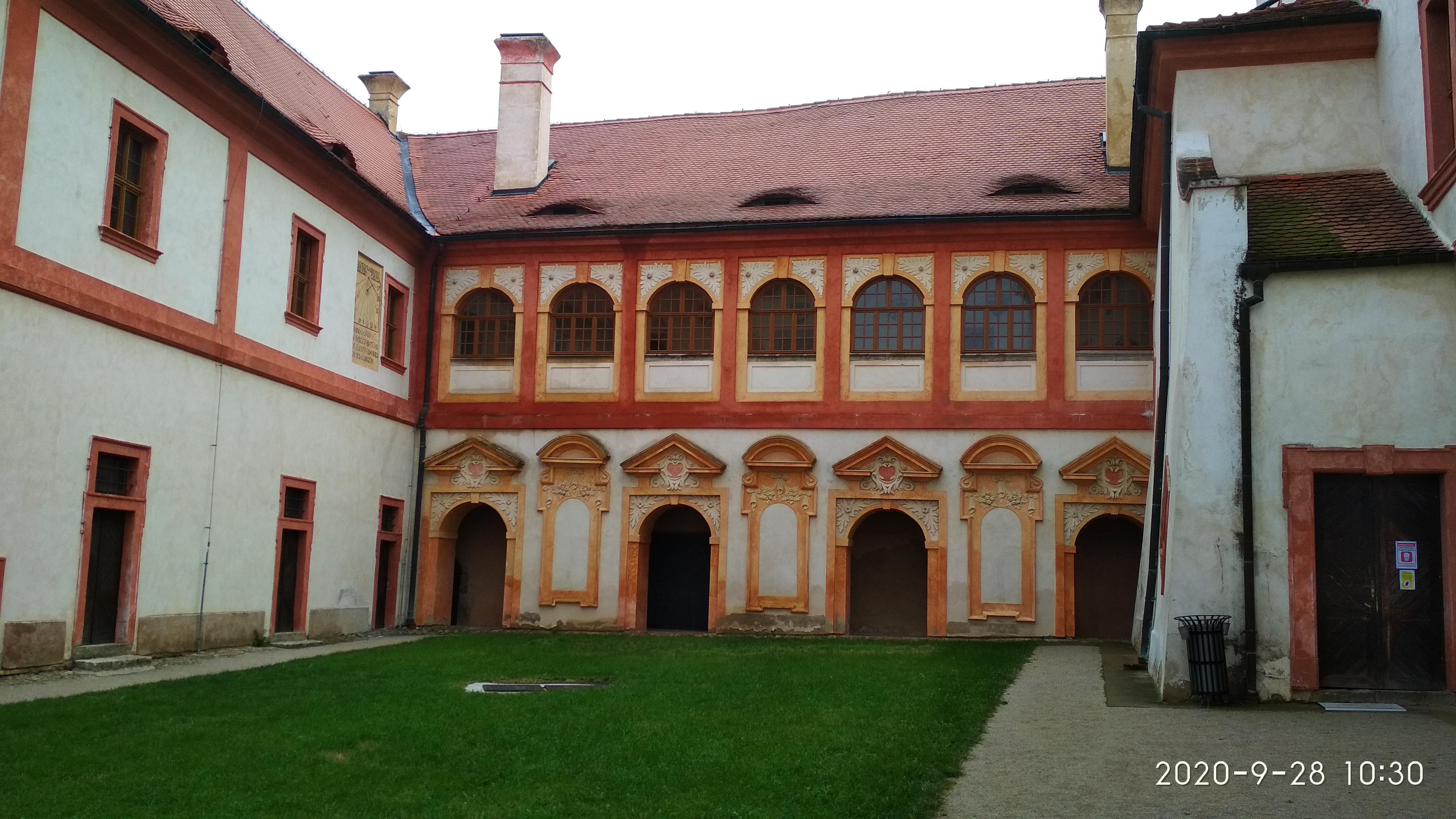 Občerstvení Zámek Nový Hrad foto 5