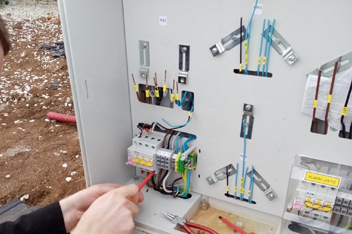 INSTA ELEKTRO s.r.o.