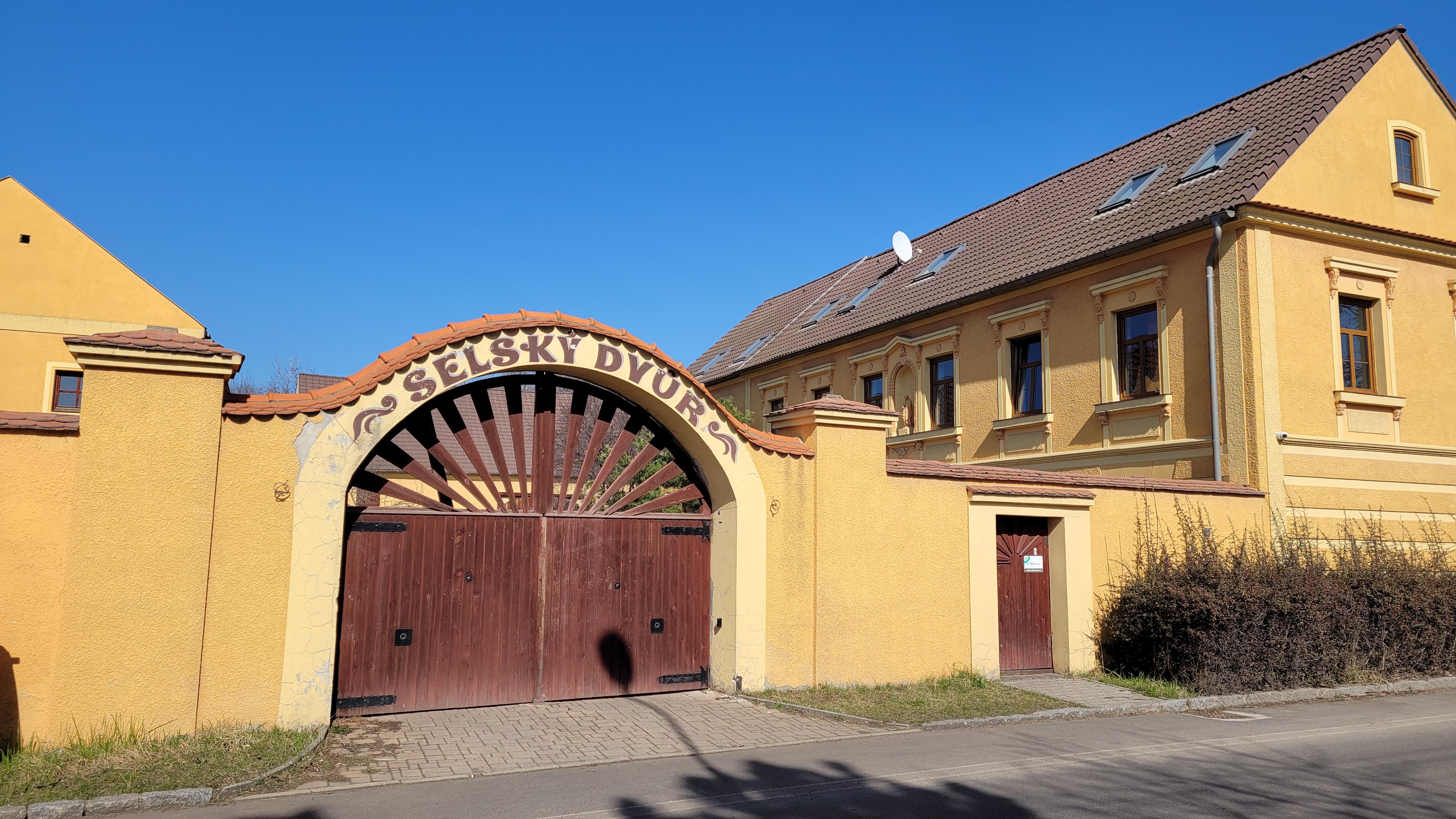 Restaurace Selský dvůr foto 4