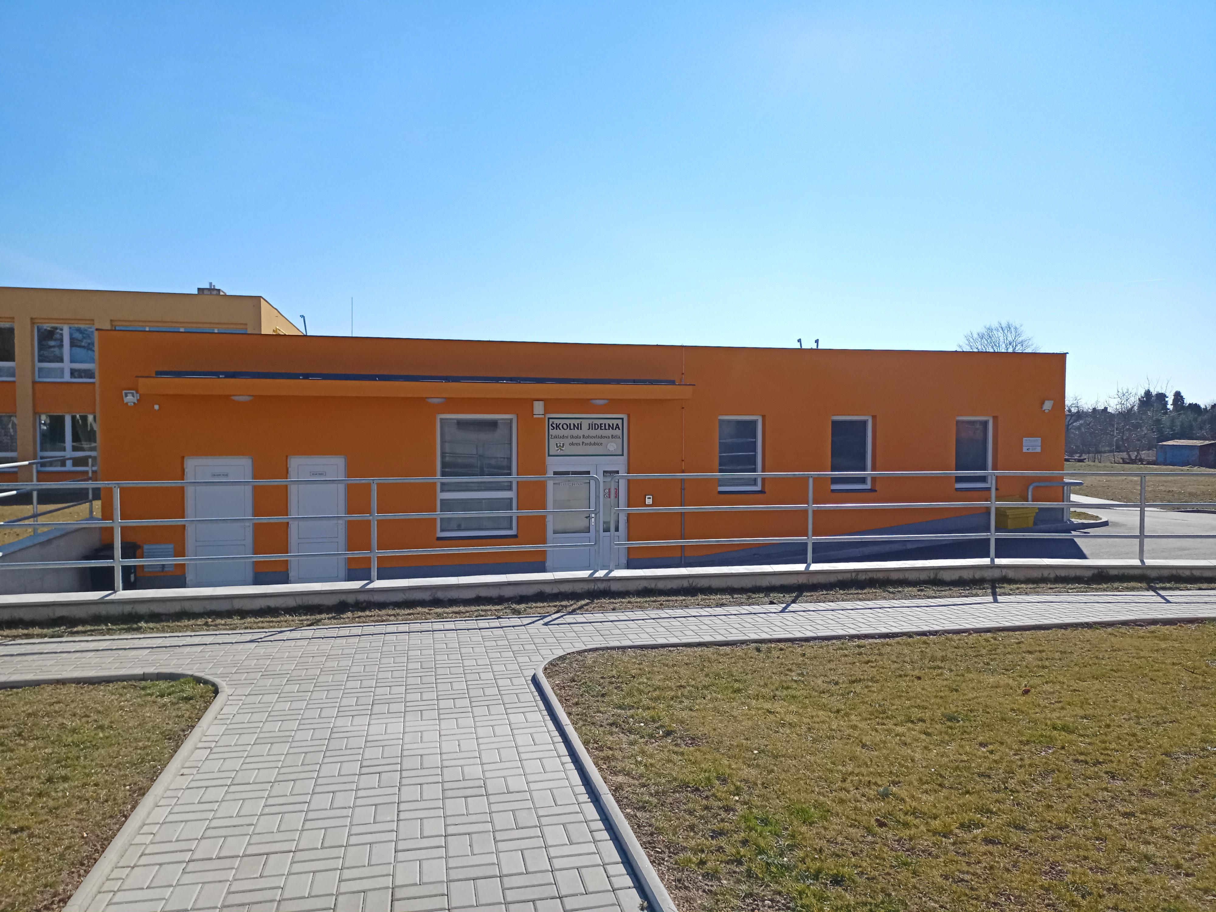 Základní škola Rohovládova Bělá, okres Pardubice foto 2
