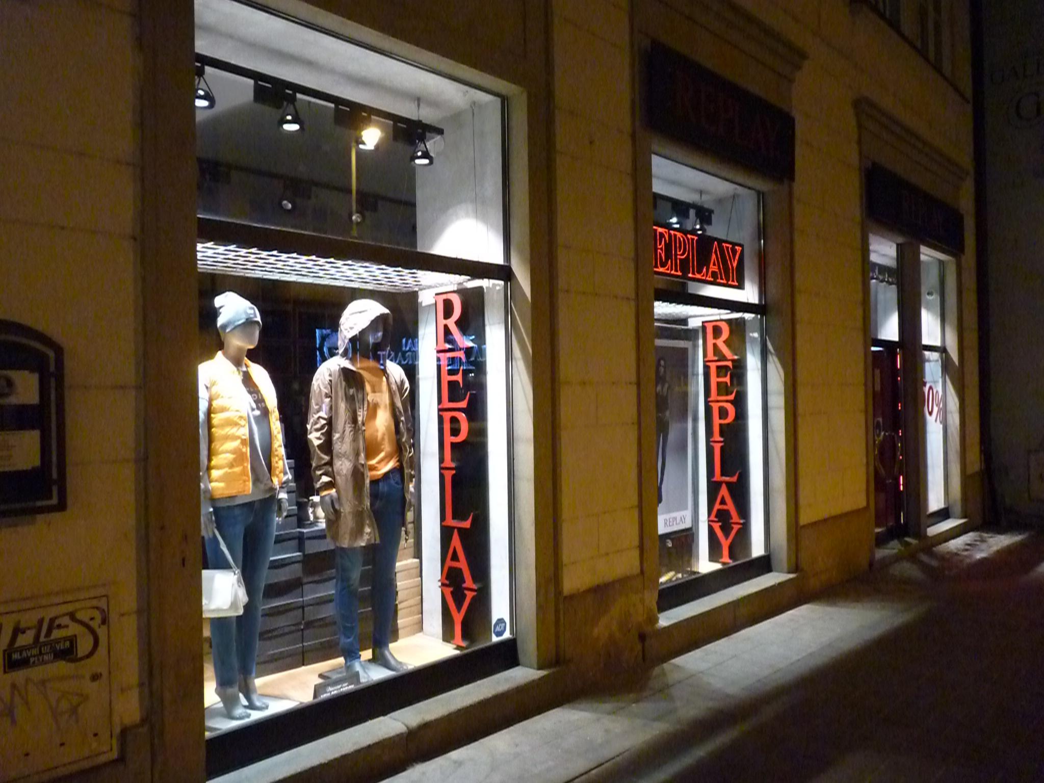 REPLAY STORE foto 3