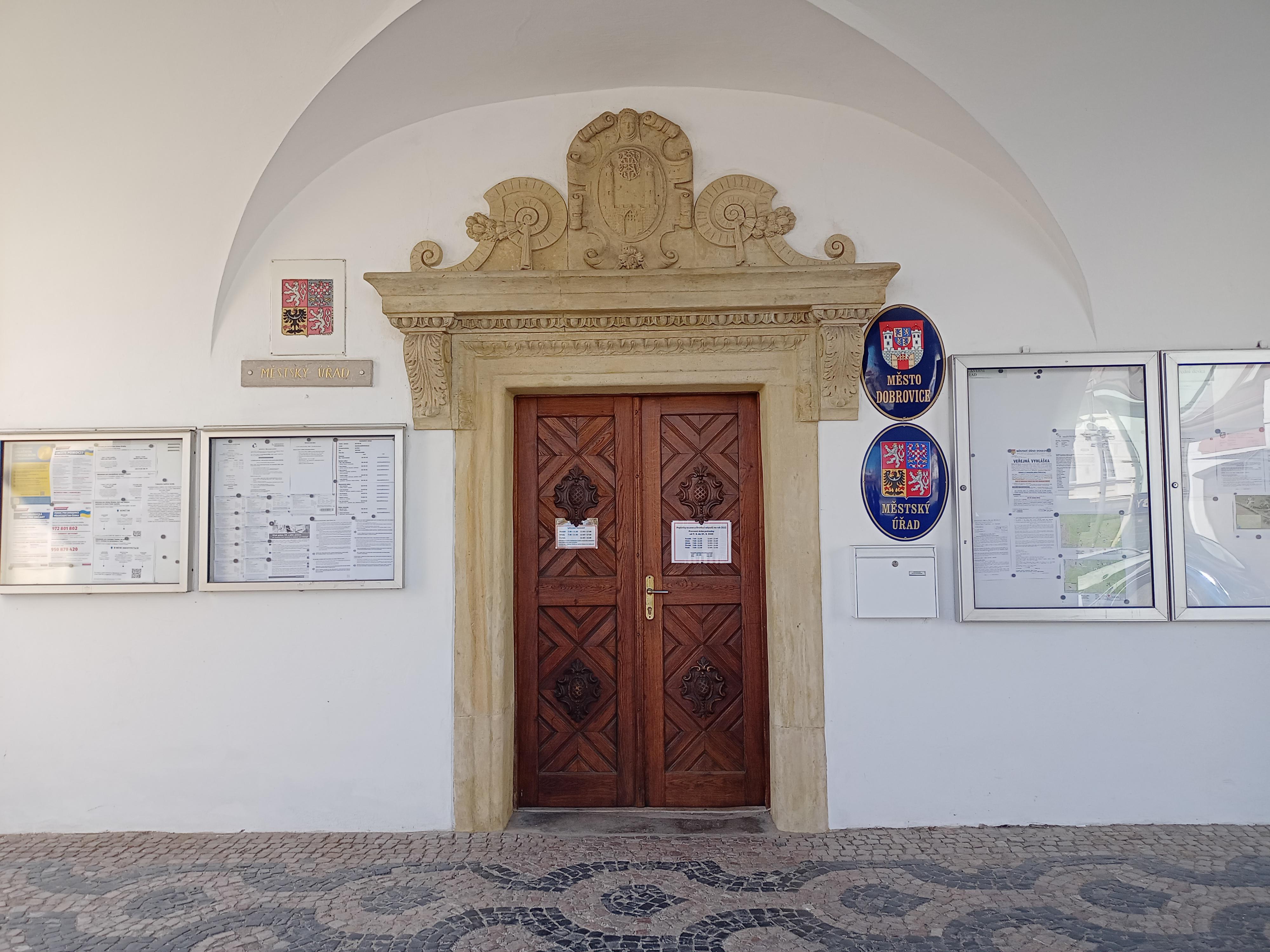 Dobrovice - městský úřad foto 3