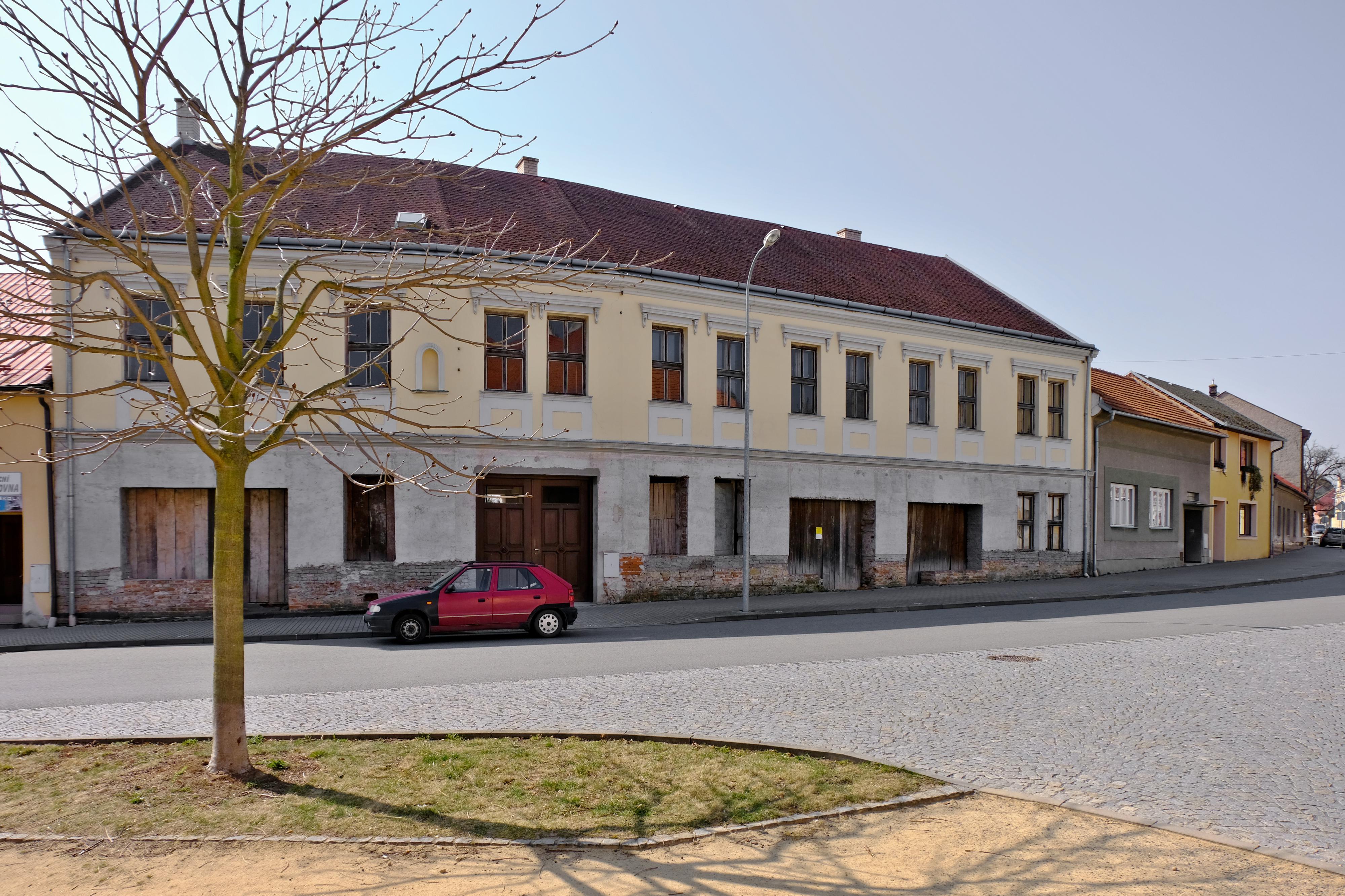 Kvasice - obecní úřad foto 6