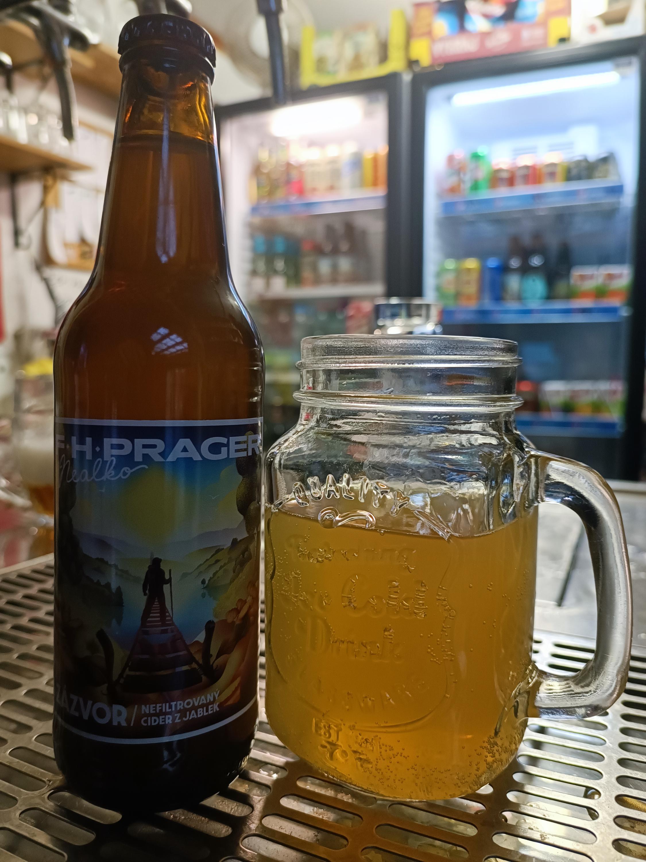 Stánek pod třešní - Jan Kováč foto 6