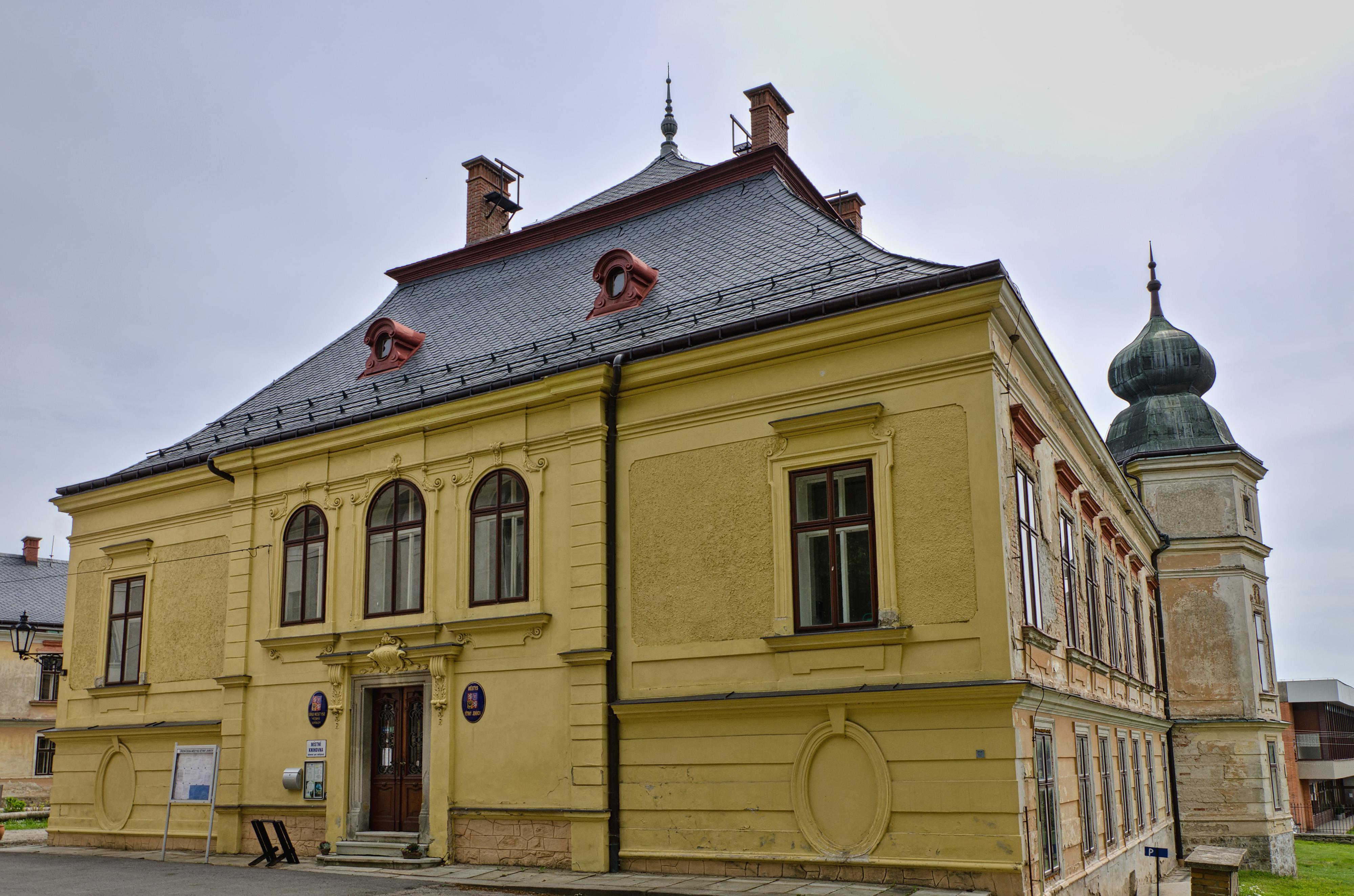 Větrný Jeníkov - úřad městyse foto 3