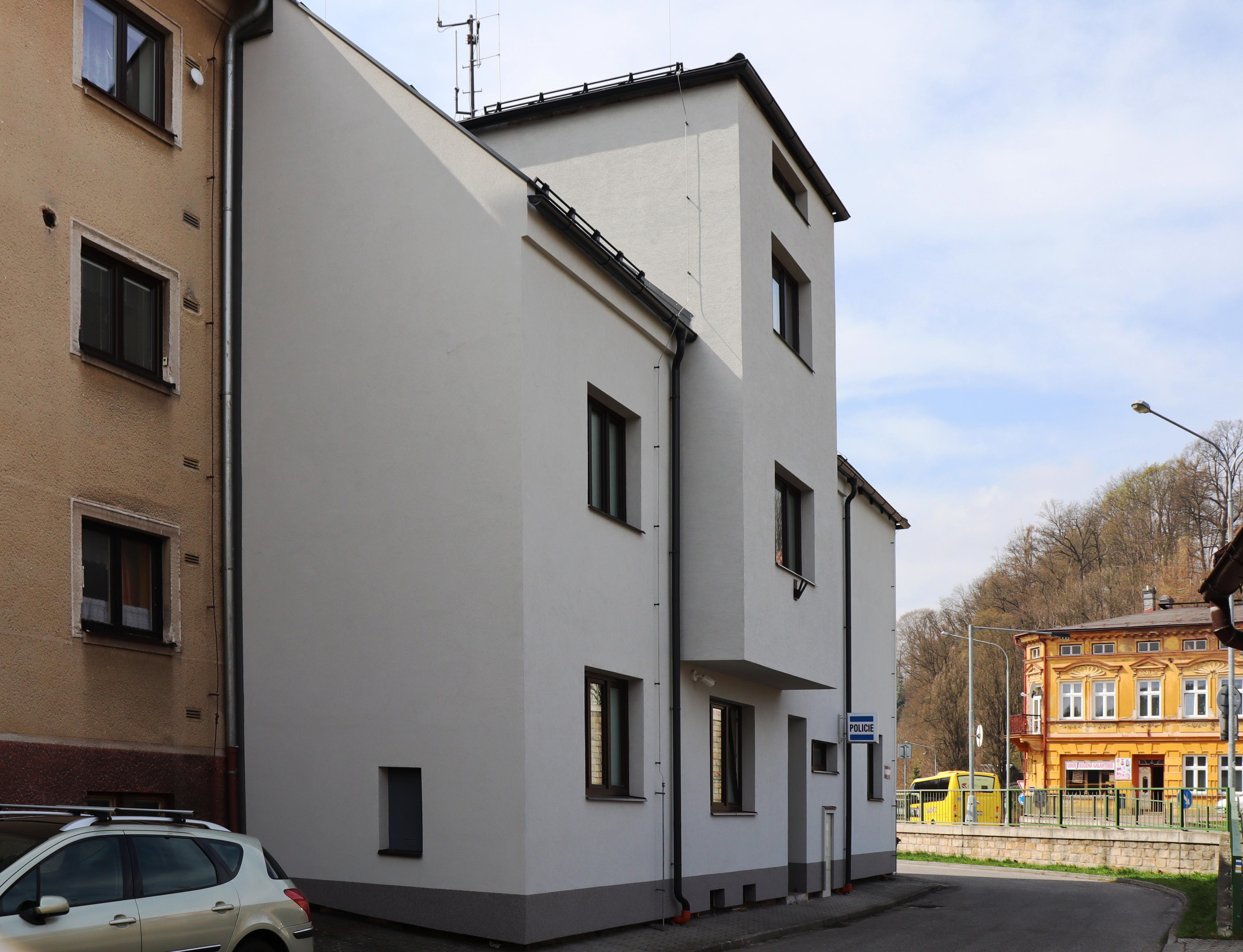 Policie ČR - Obvodní oddělení Police nad Metují foto 2