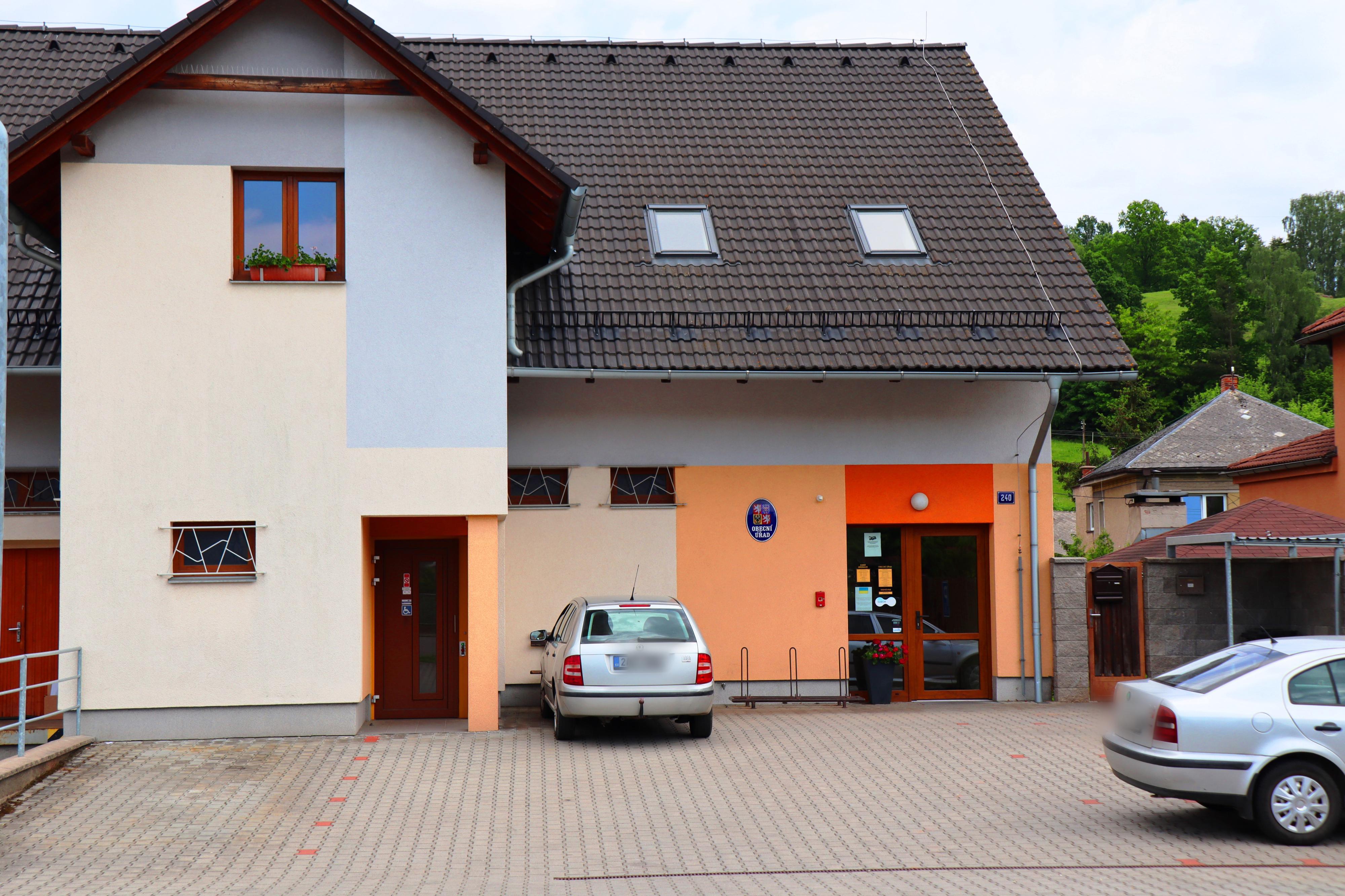 Dolní Radechová - obecní úřad