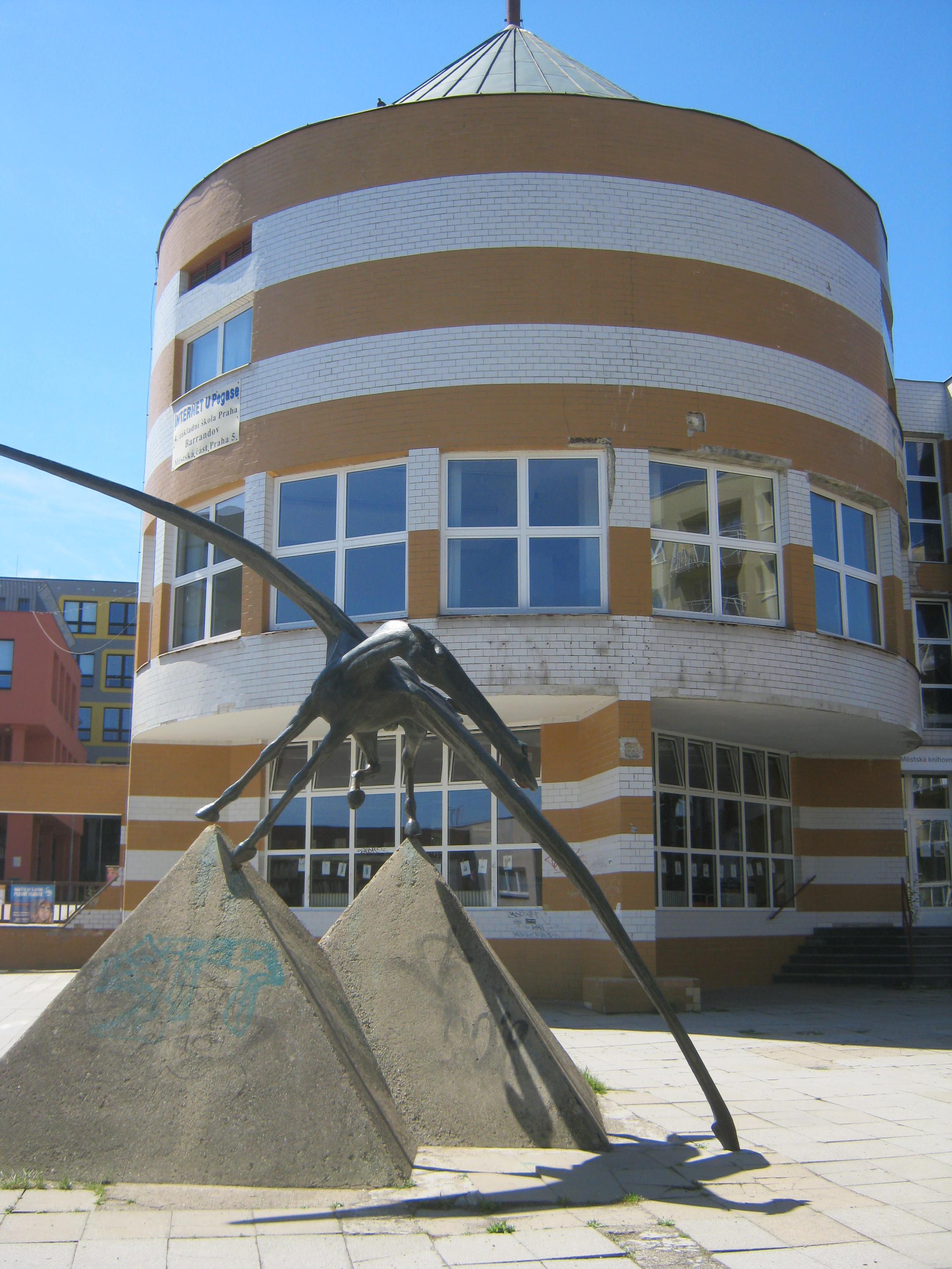 Městská knihovna v Praze - Barrandov foto 3