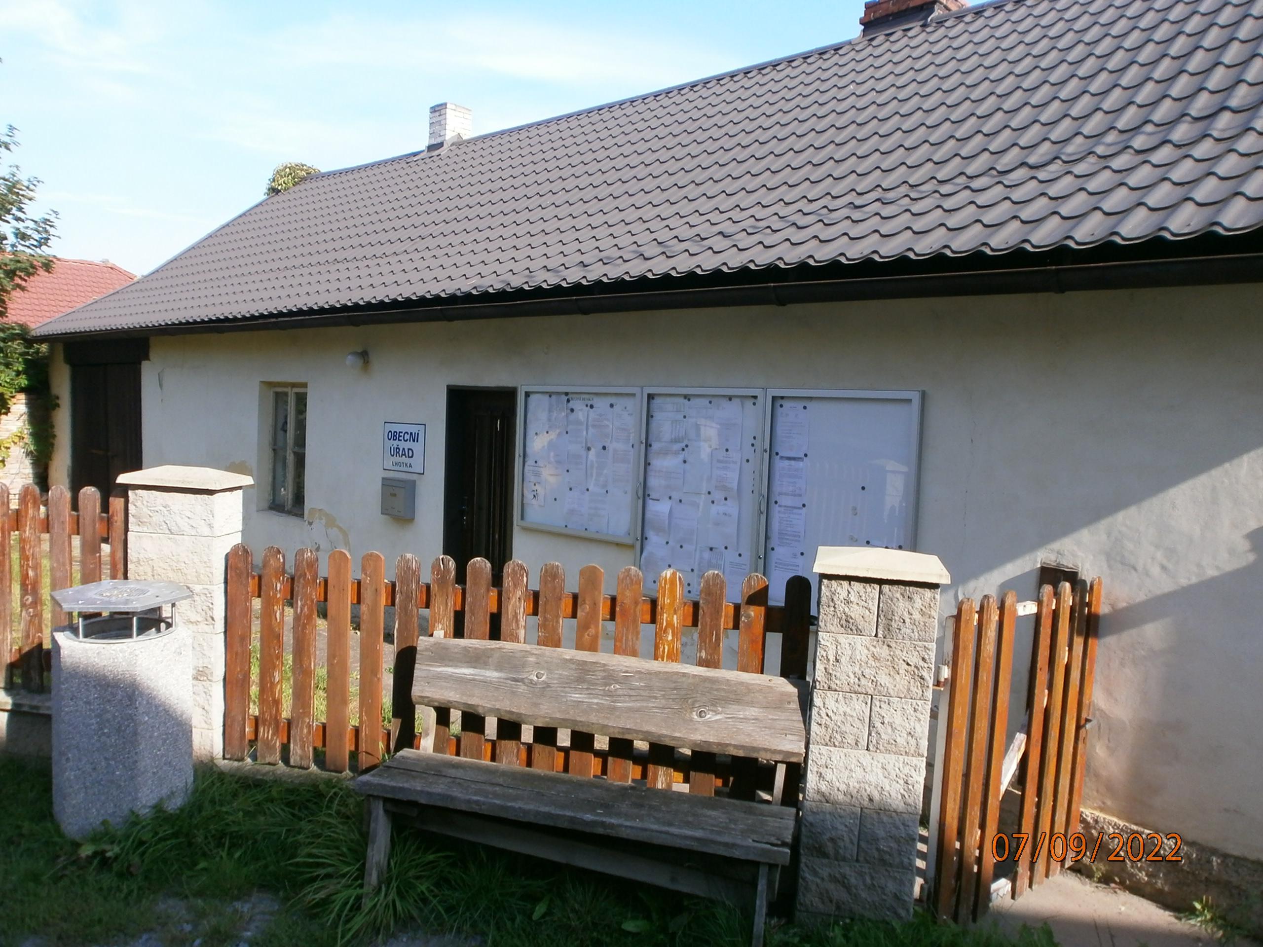 Lhotka - obecní úřad foto 2