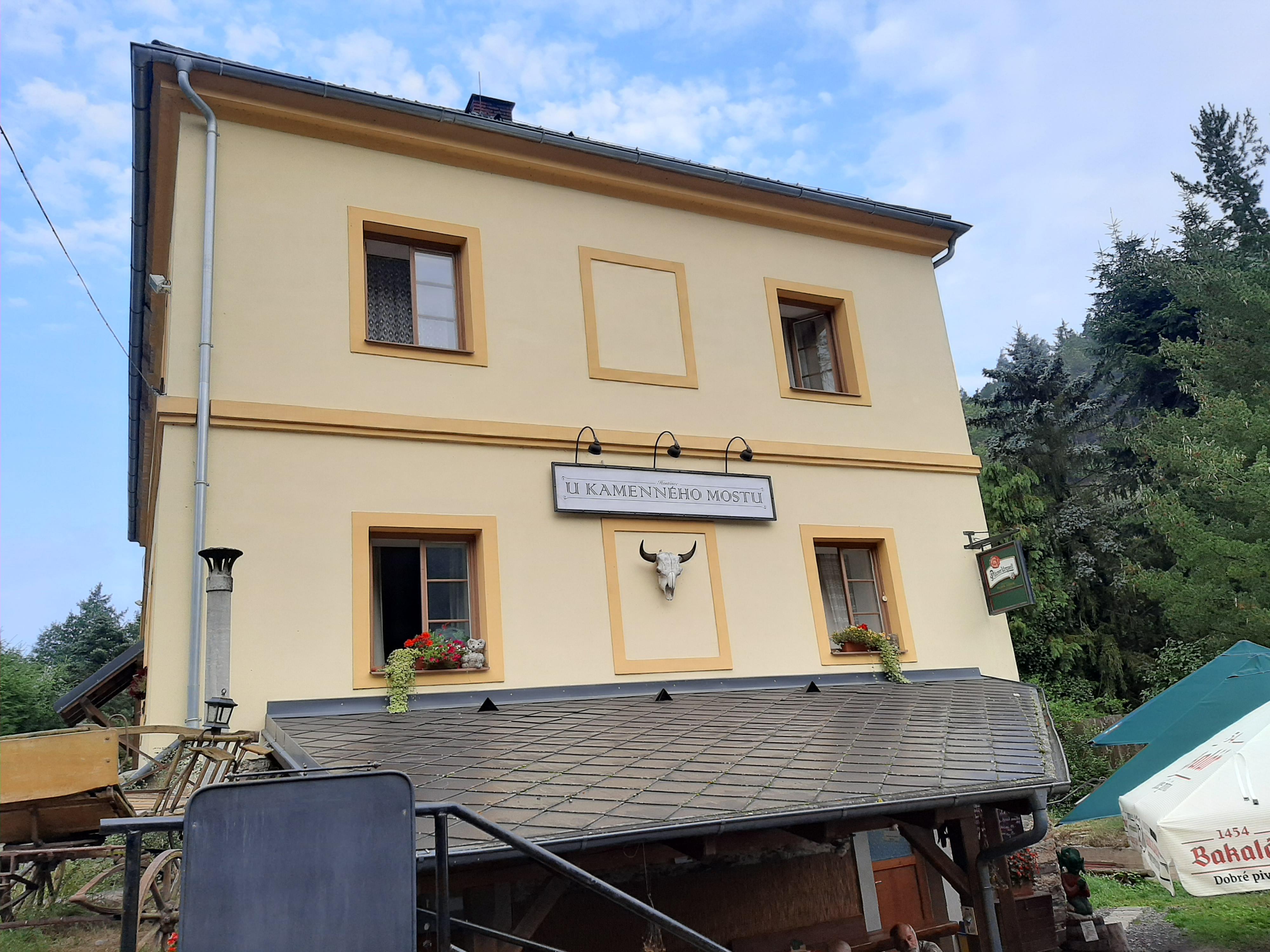 Klub Hubert - Hostinec u kamenného mostu foto 2