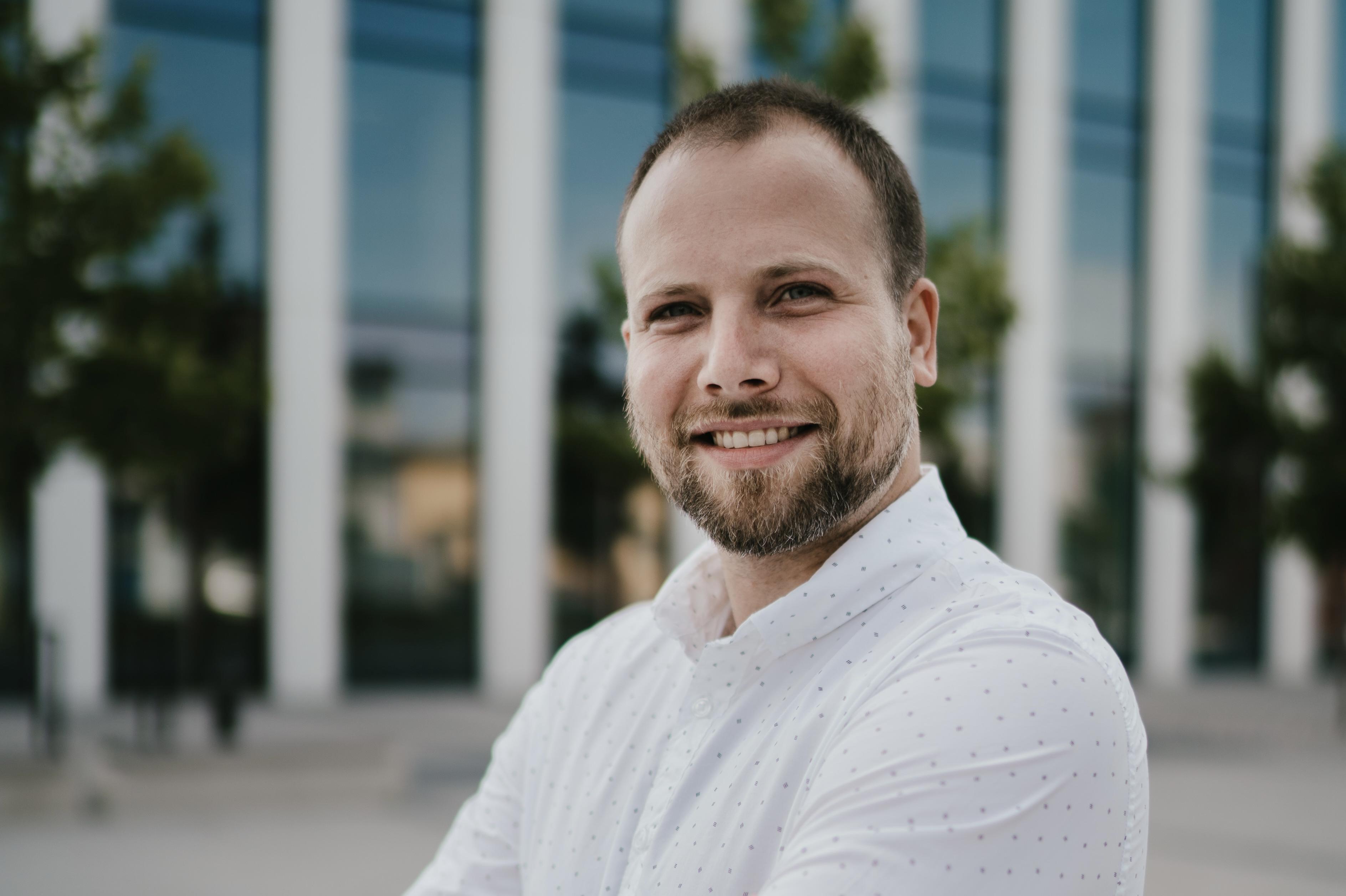 Lukáš Petr realitní makléř – QARA