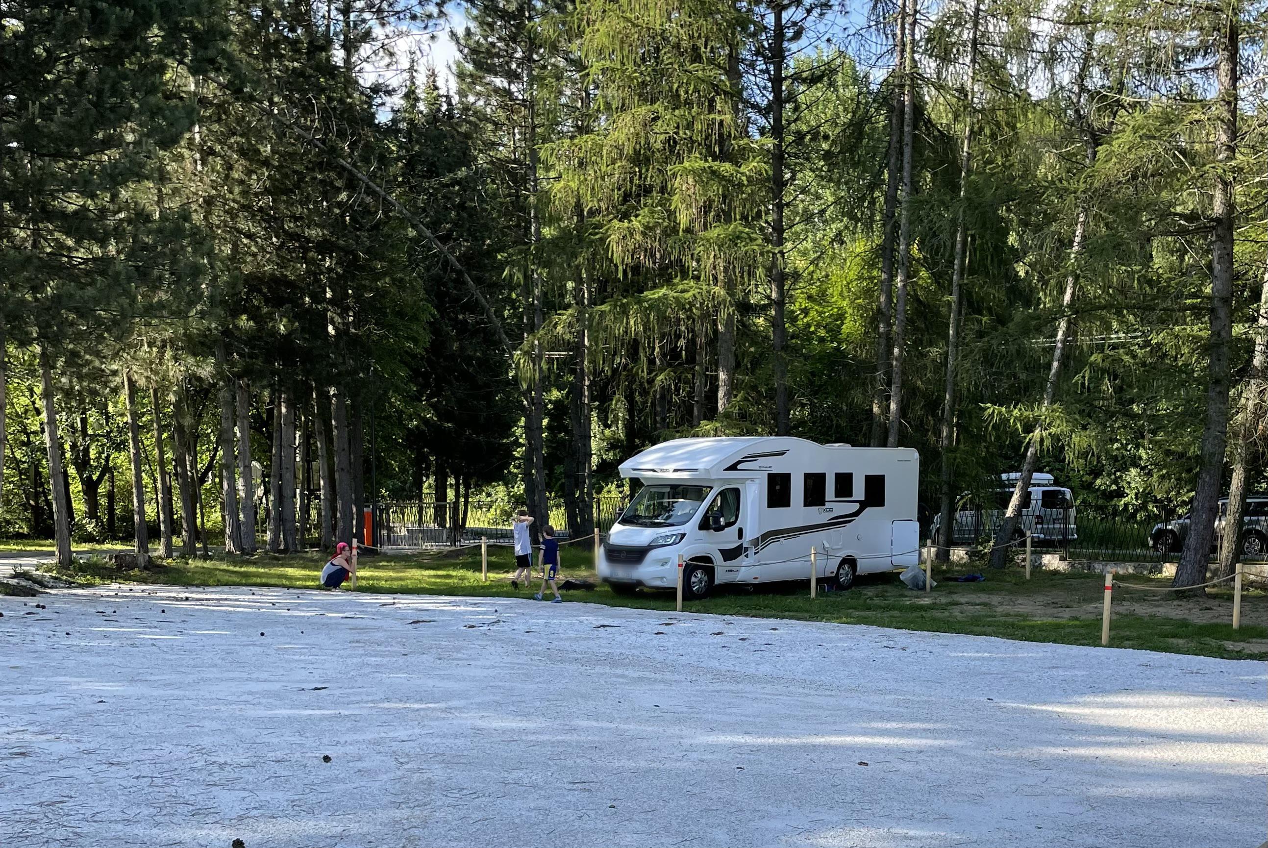 Karavan Kemp Zlosin
