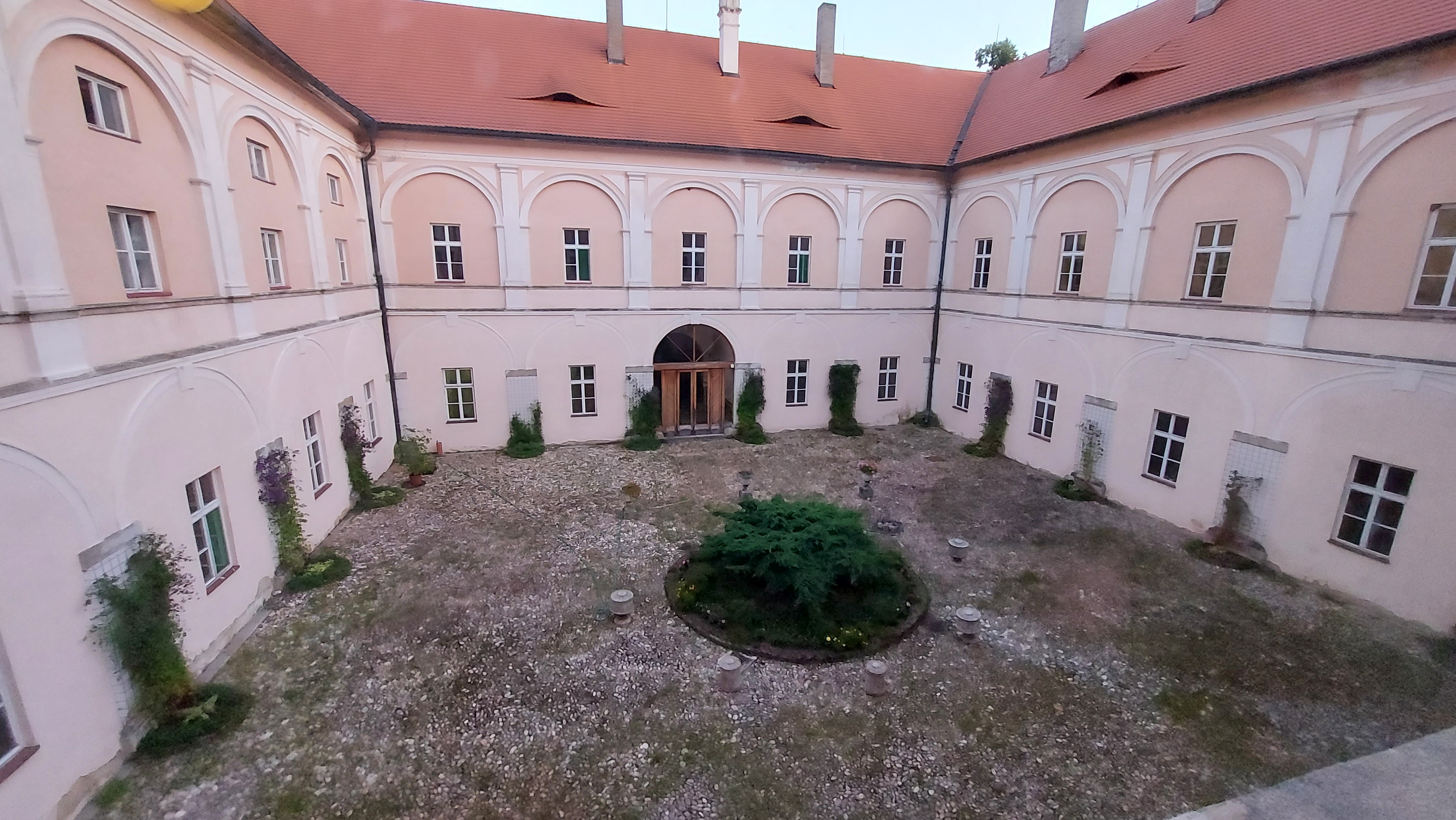 Zámek Štěkeň foto 6