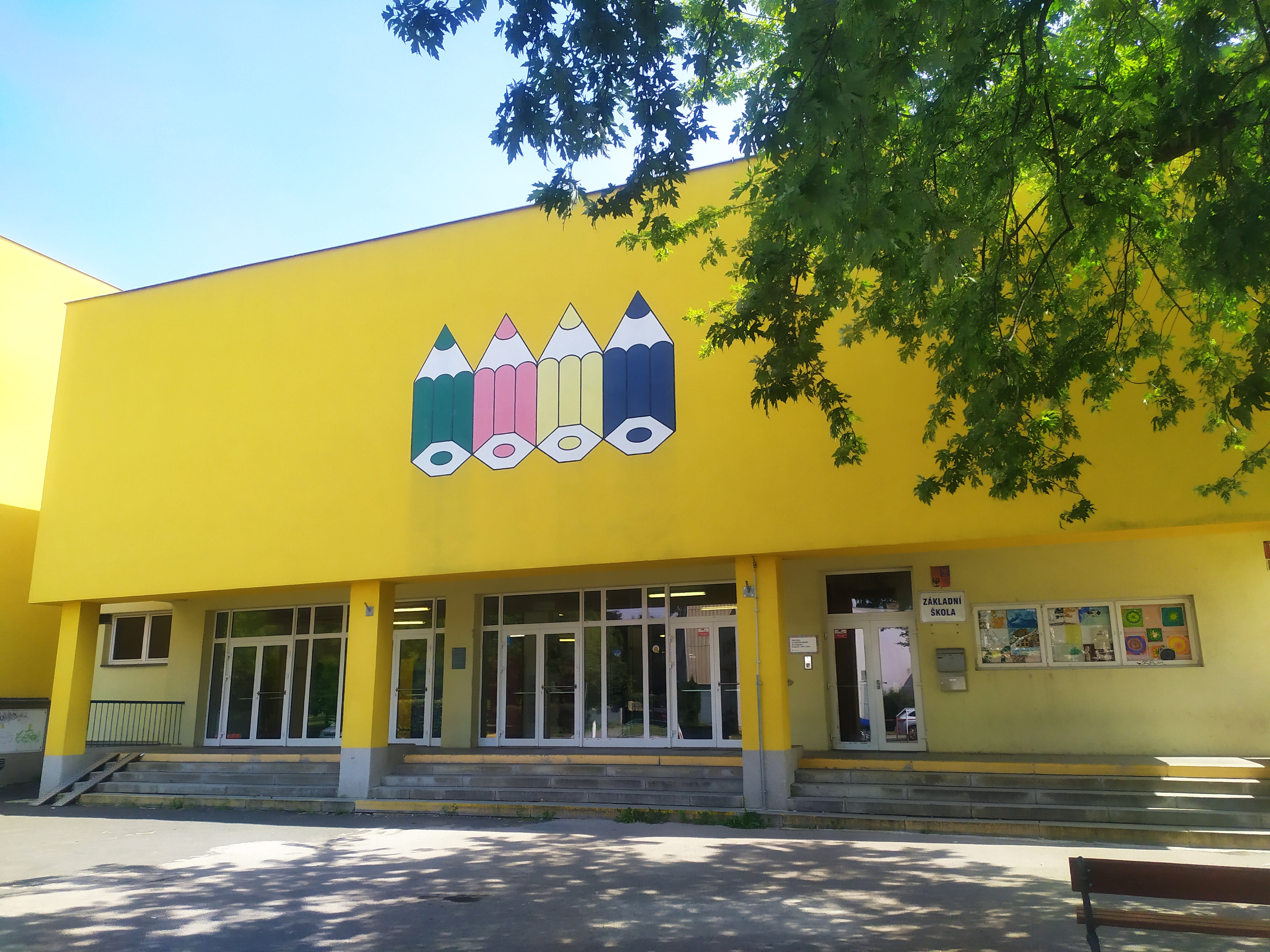 První jazyková ZŠ v Praze 4 foto 2