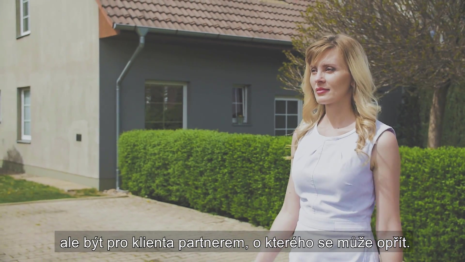 Alexandra Kurbanova - realitní makléřka QARA foto 2 (náhled videa)